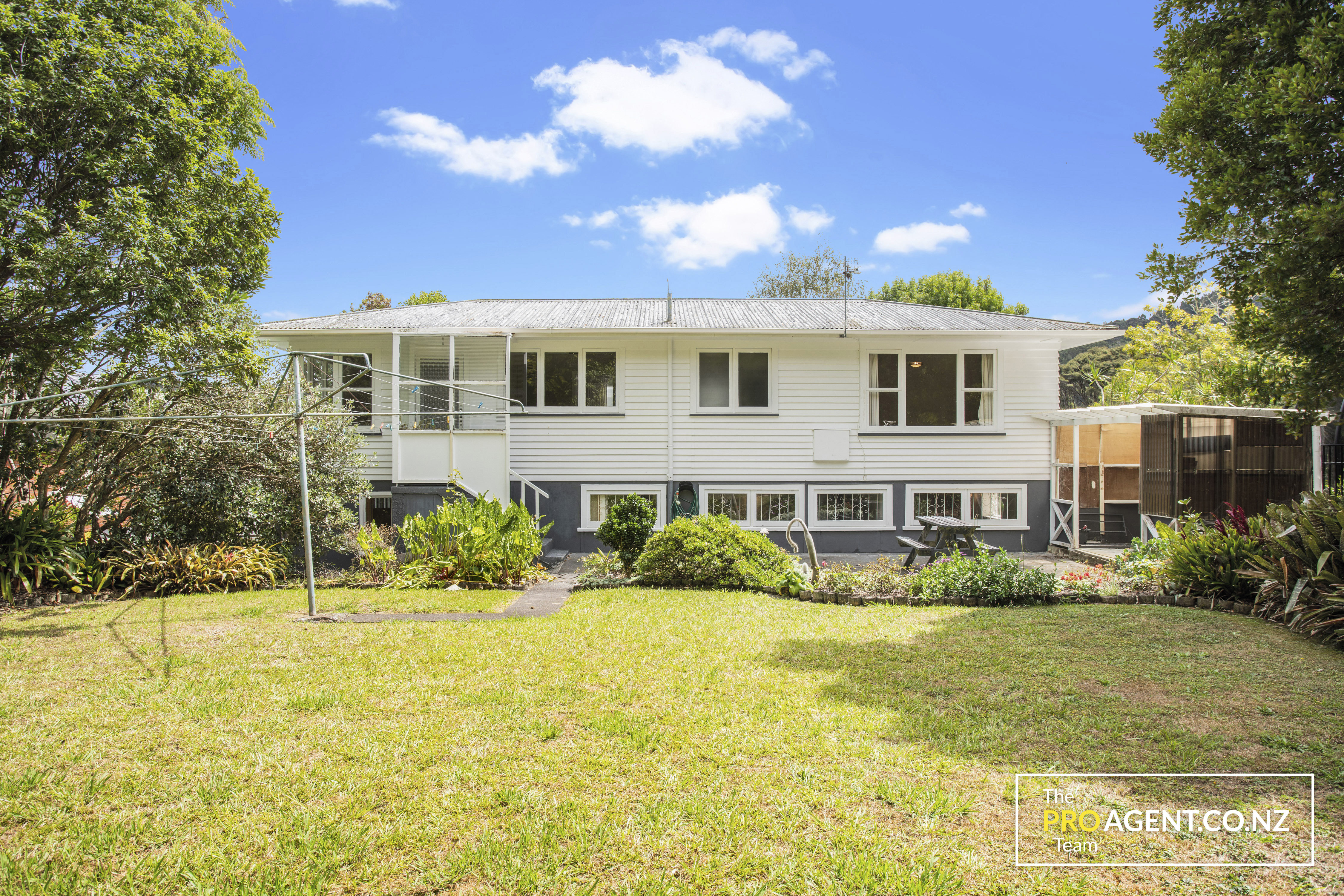 50 Rimutaka Place, Titirangi - Photo 2