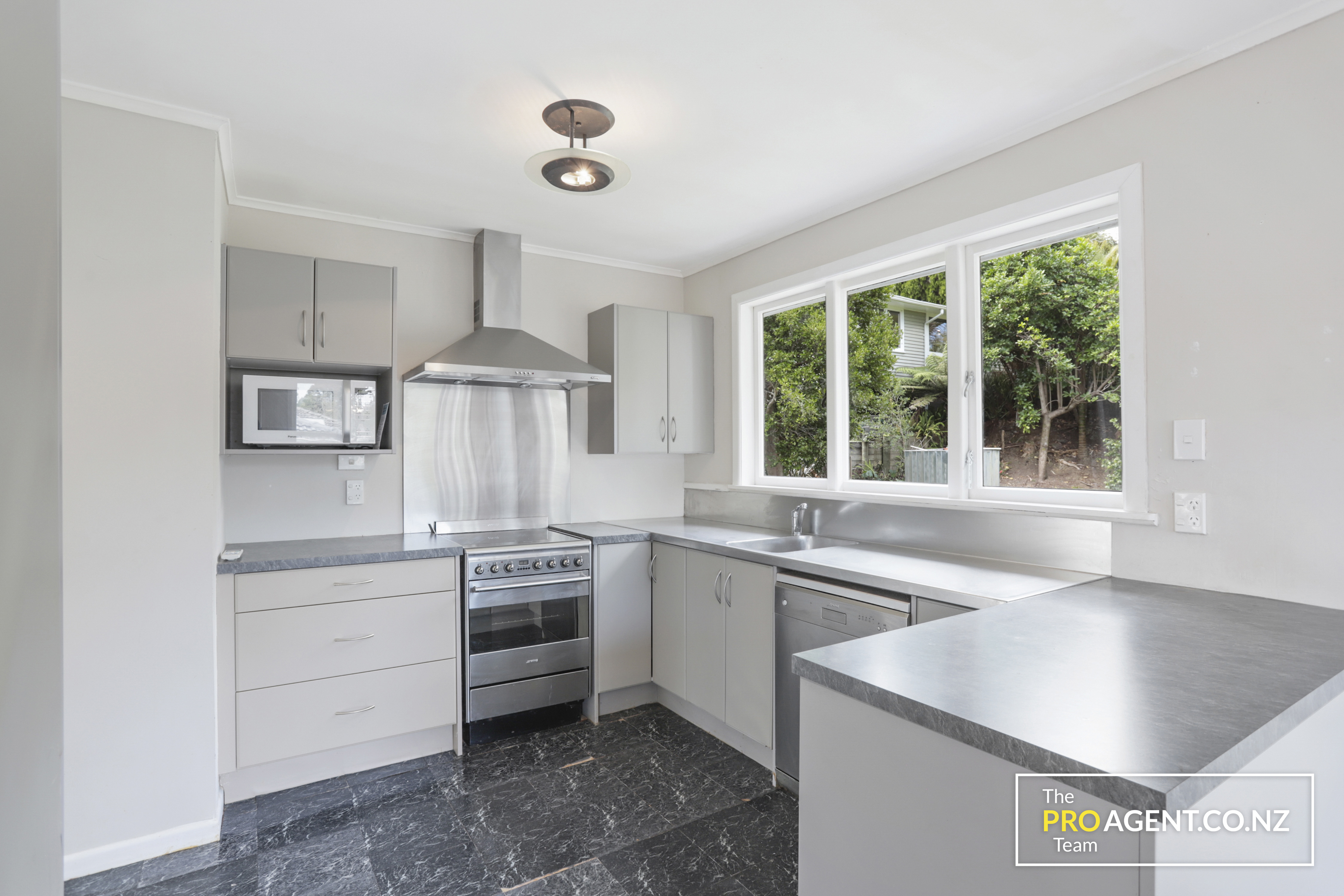 50 Rimutaka Place, Titirangi - Photo 4