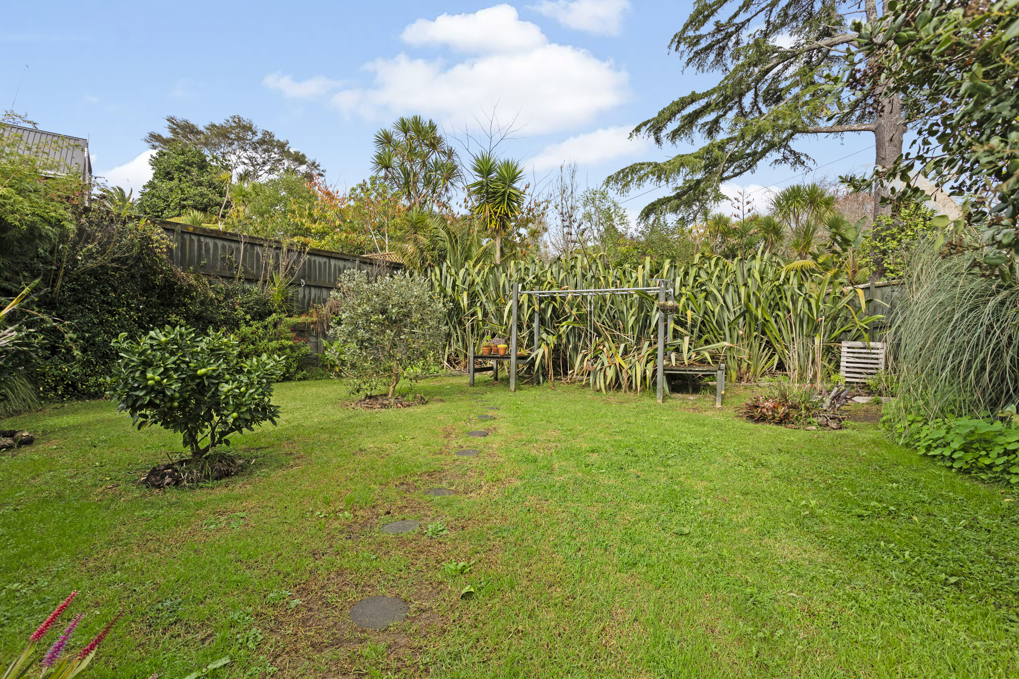 2/2 Earl Road, Titirangi - Photo 3