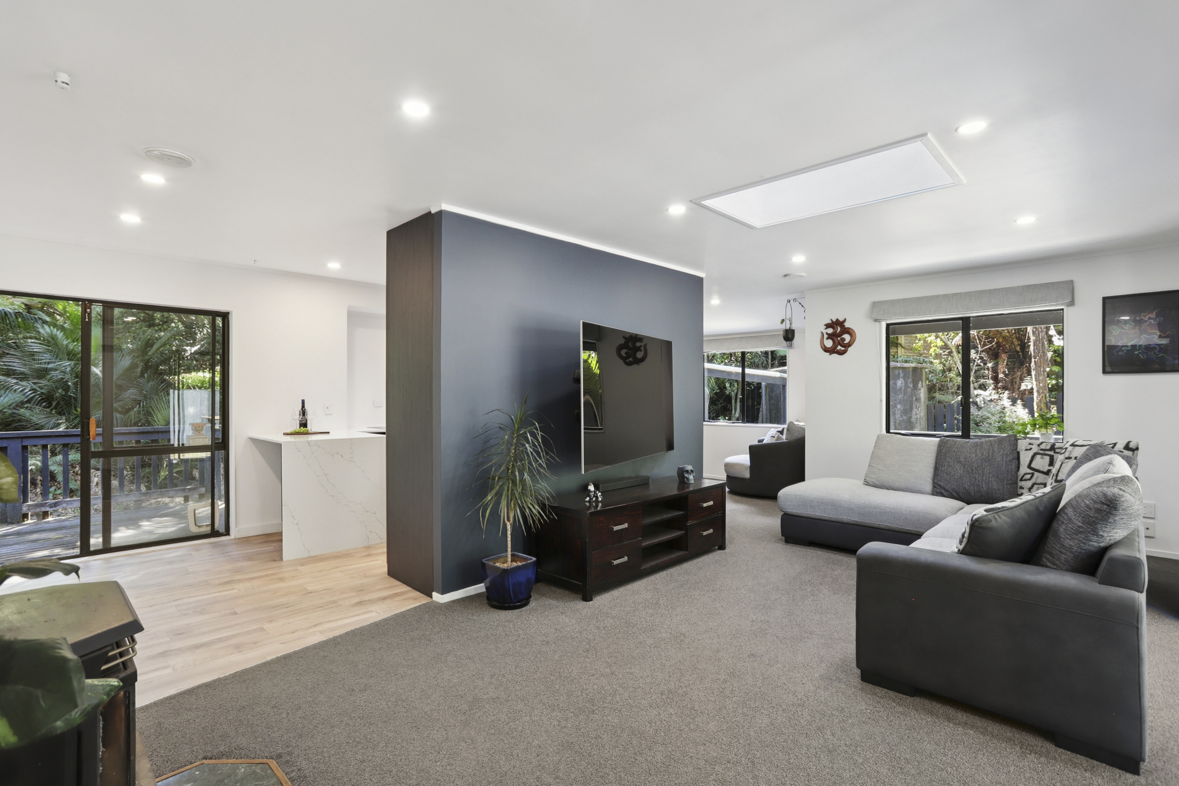 420 Scenic Drive, Waiatarua