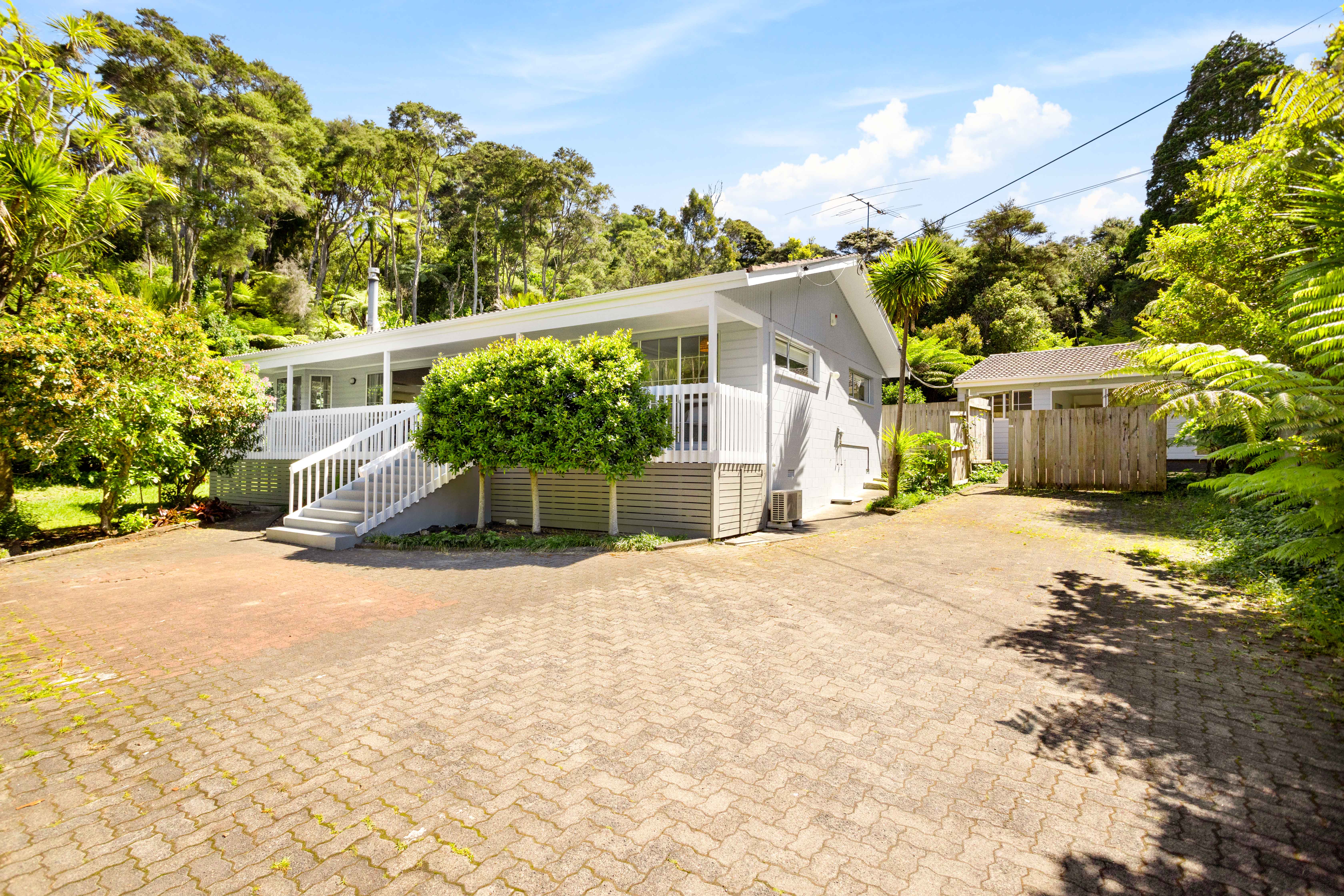 21 Landing Road, Titirangi - Photo 2