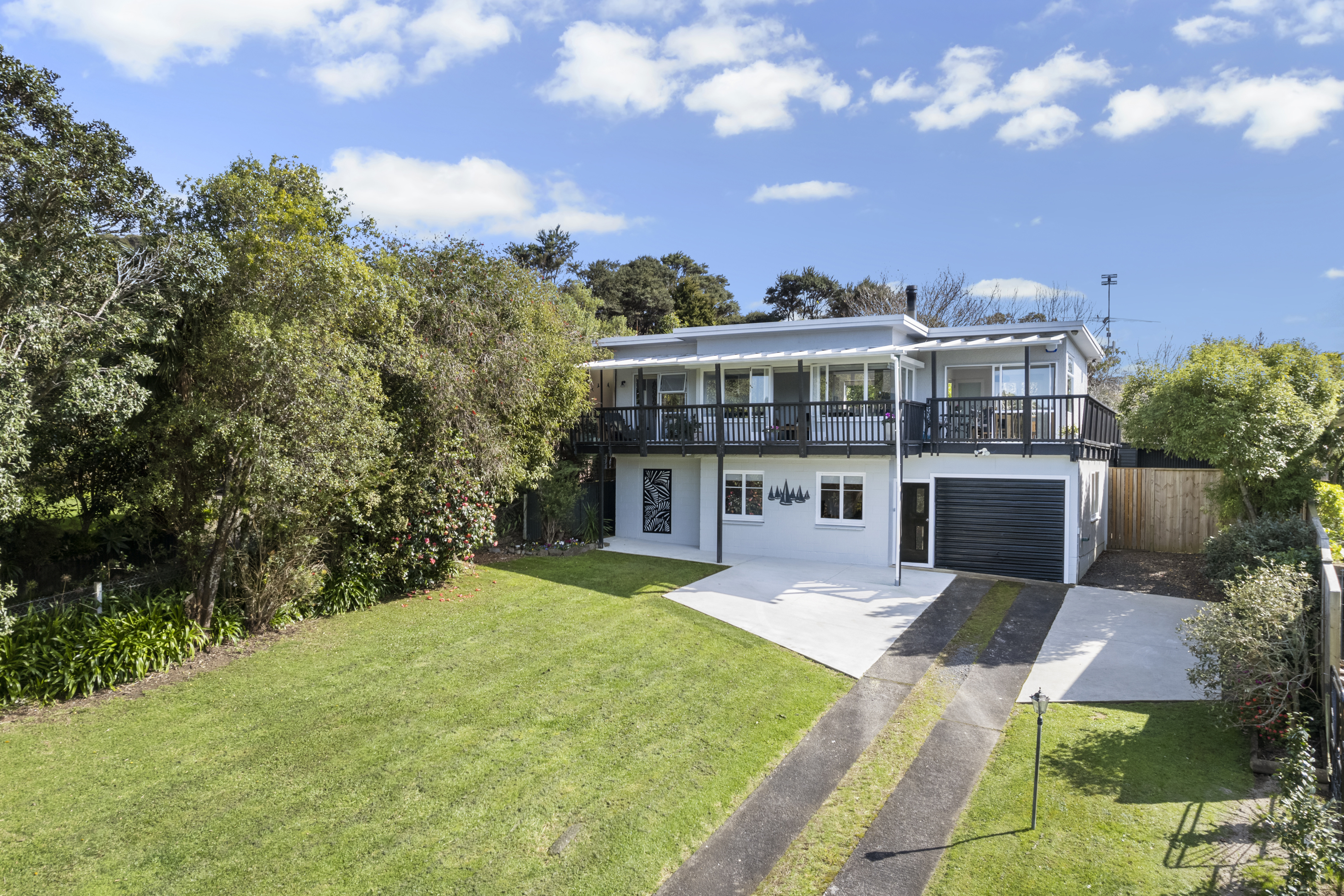 12 Rauhuia Crescent, Parau