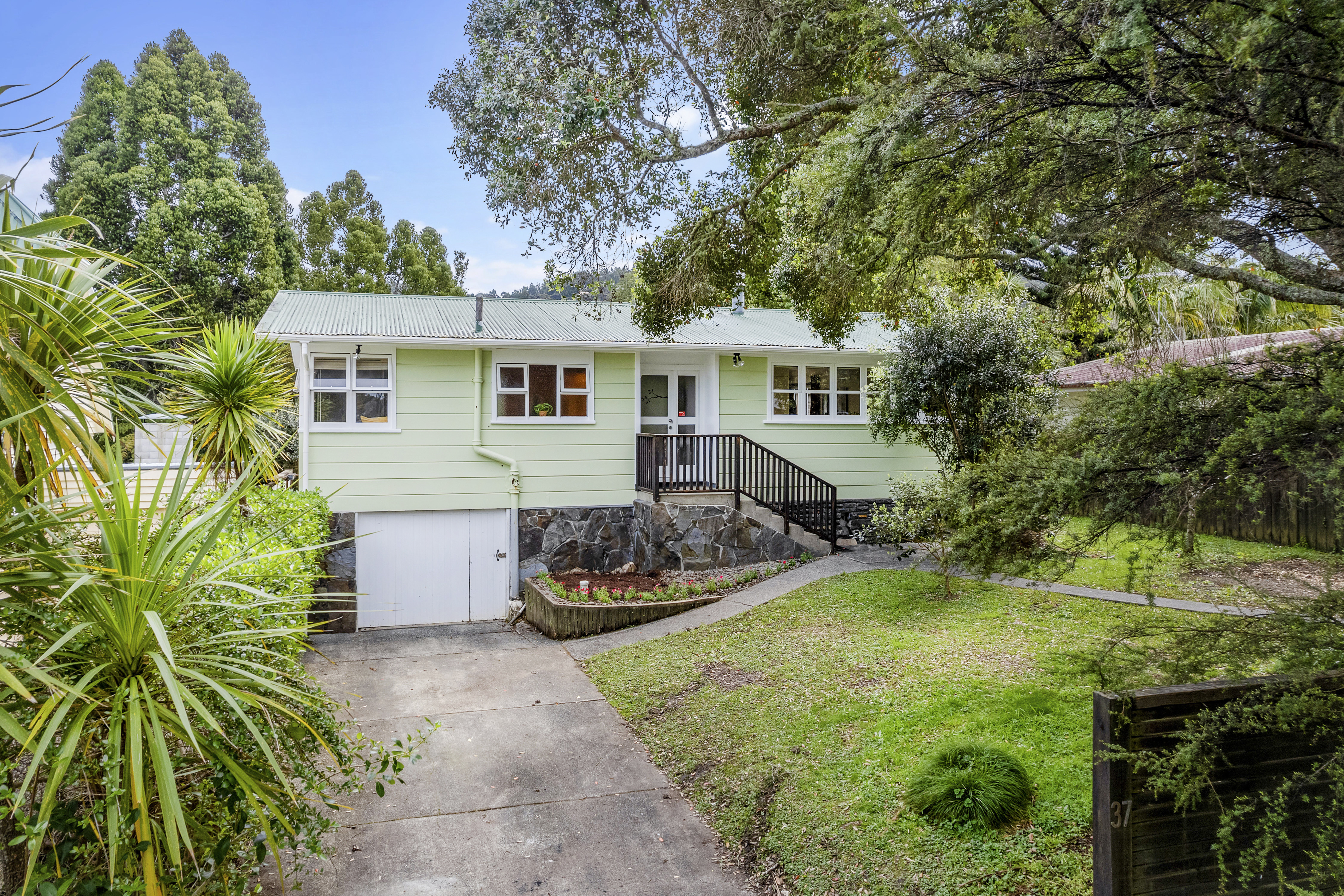37 Rimutaka Place, Titirangi