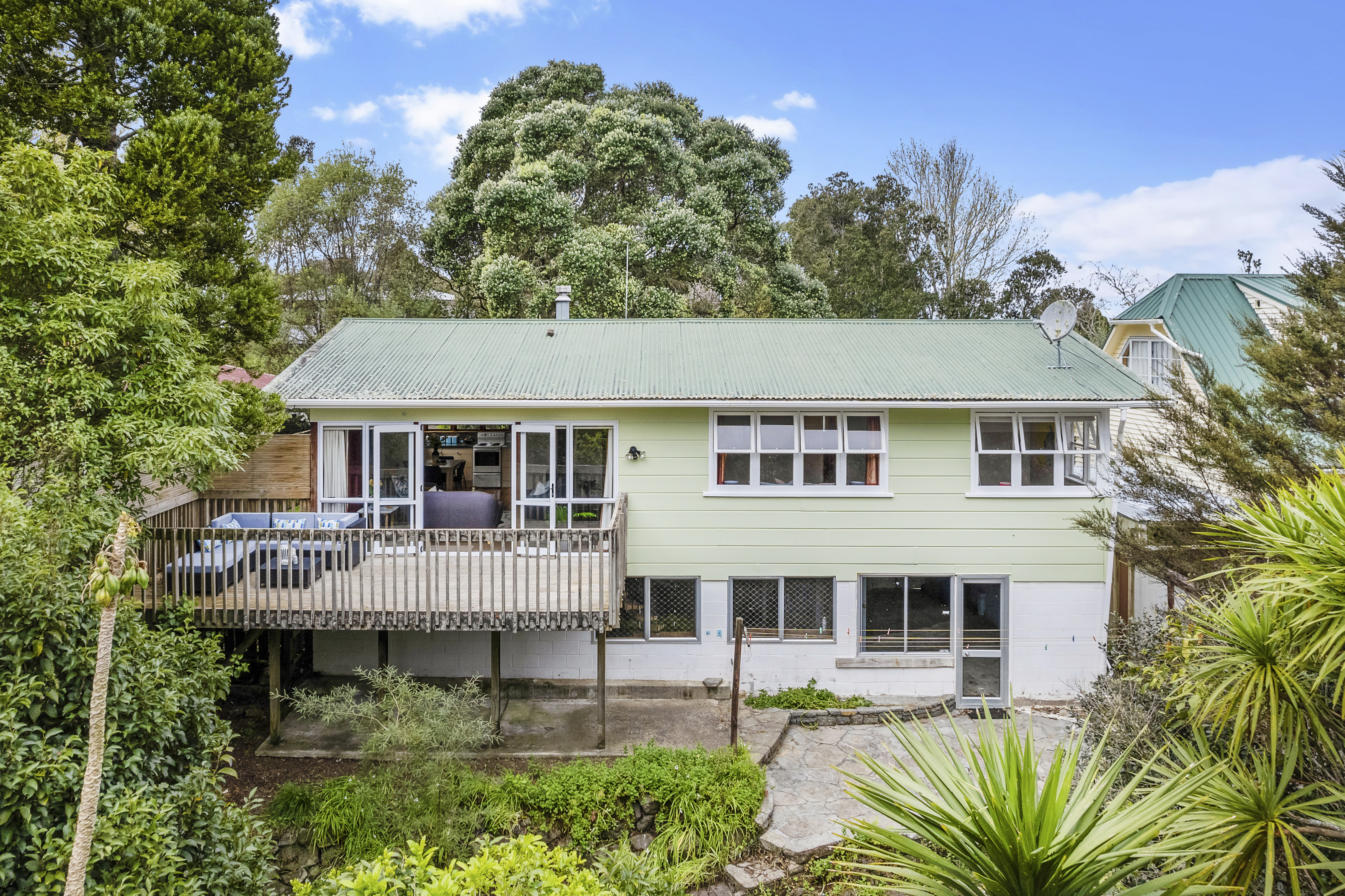 37 Rimutaka Place, Titirangi - Photo 2