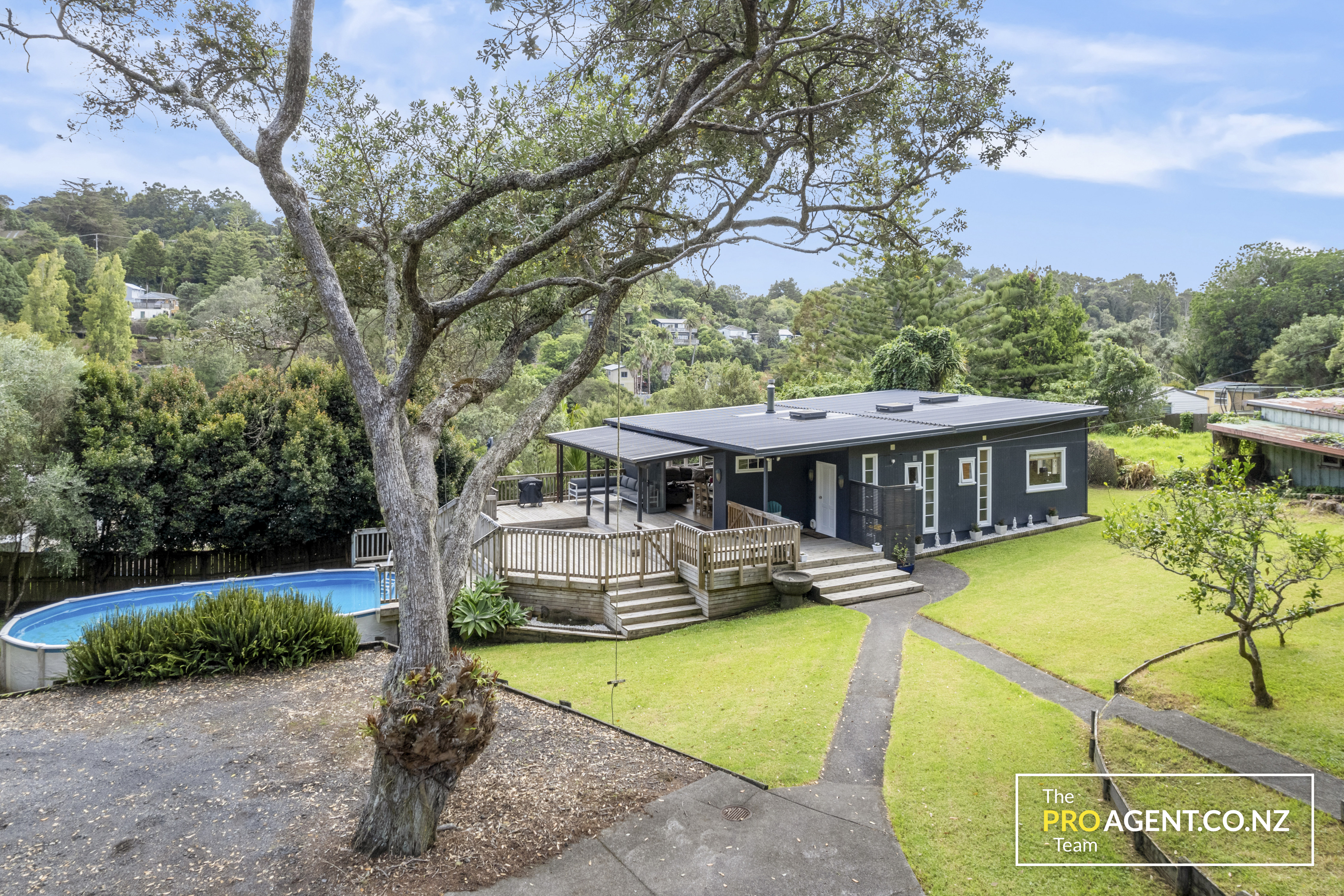 144 Victory Road, Laingholm - Photo 2