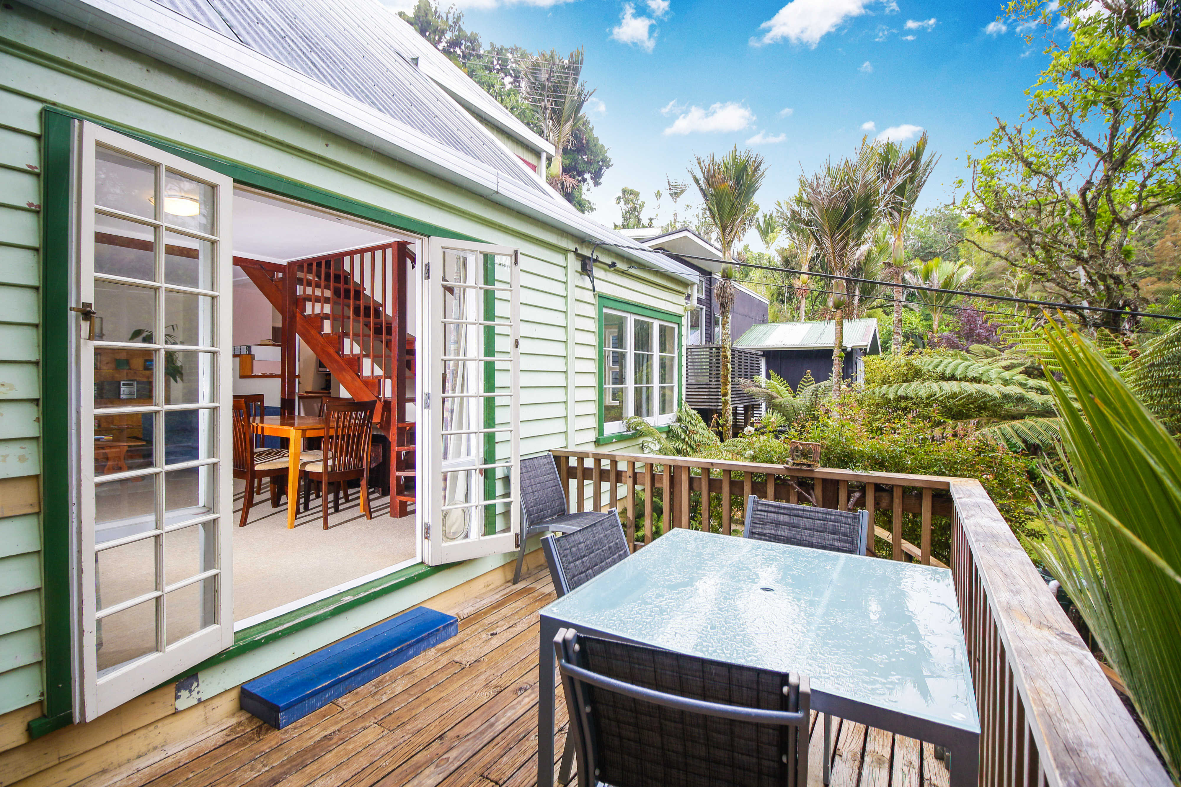 16 Mahoe Road, Titirangi