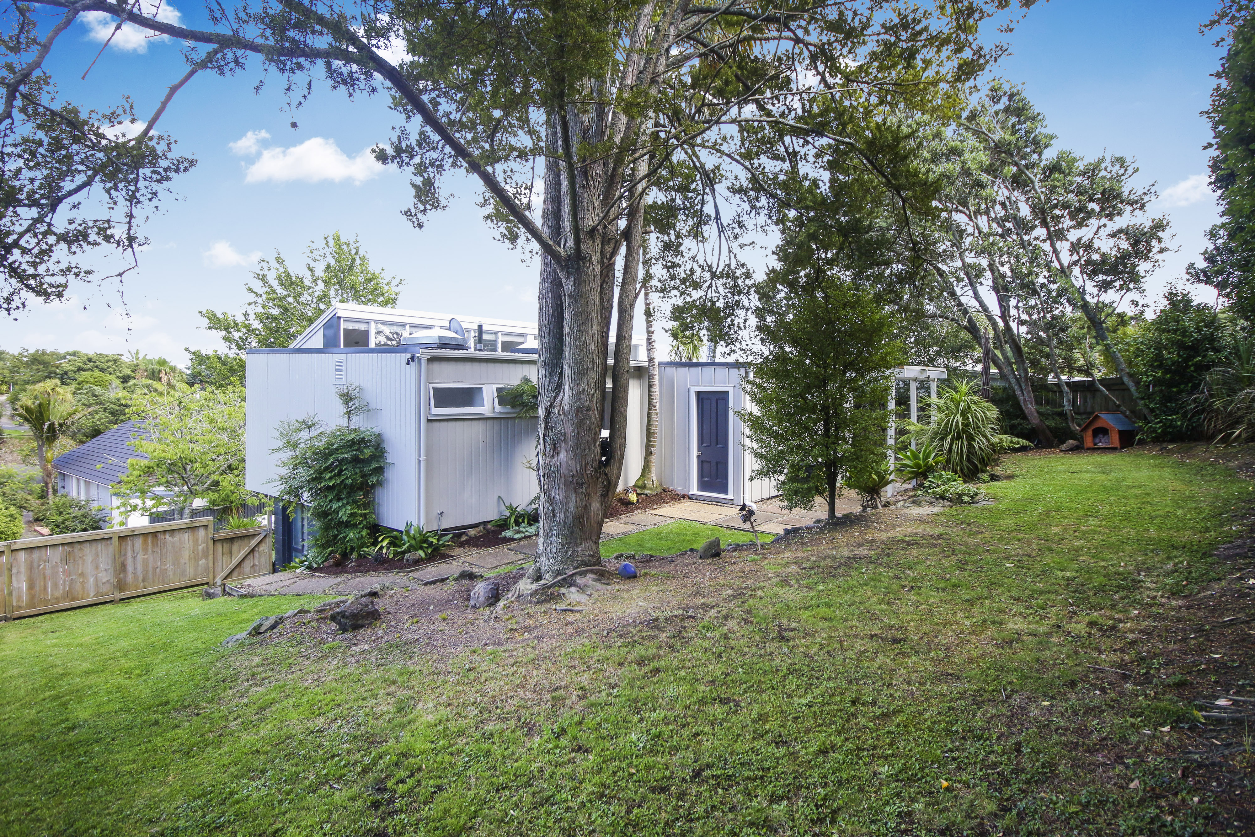 28 Derwent Crescent, Titirangi - Photo 2