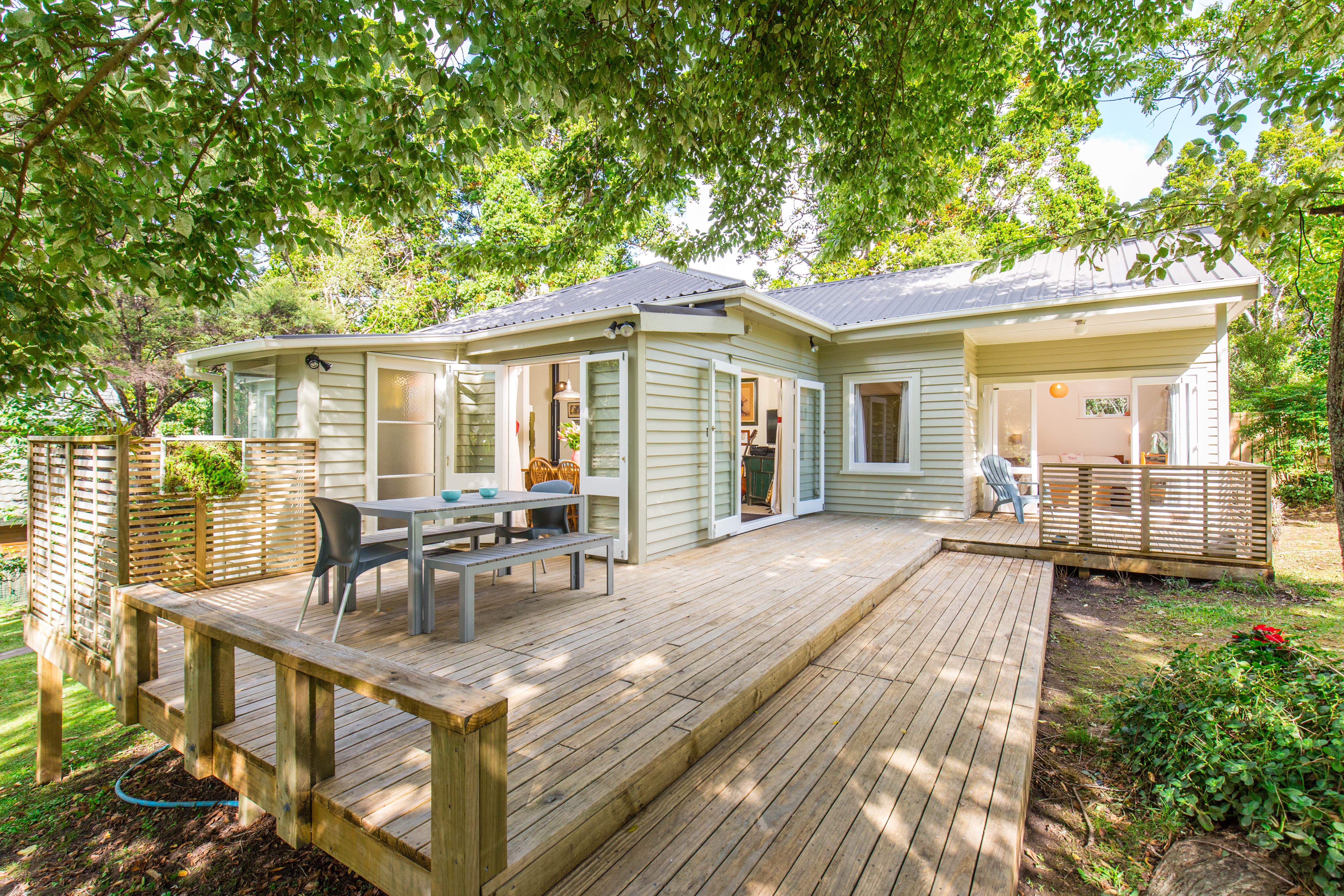 98 Konini Road, Titirangi - Photo 2