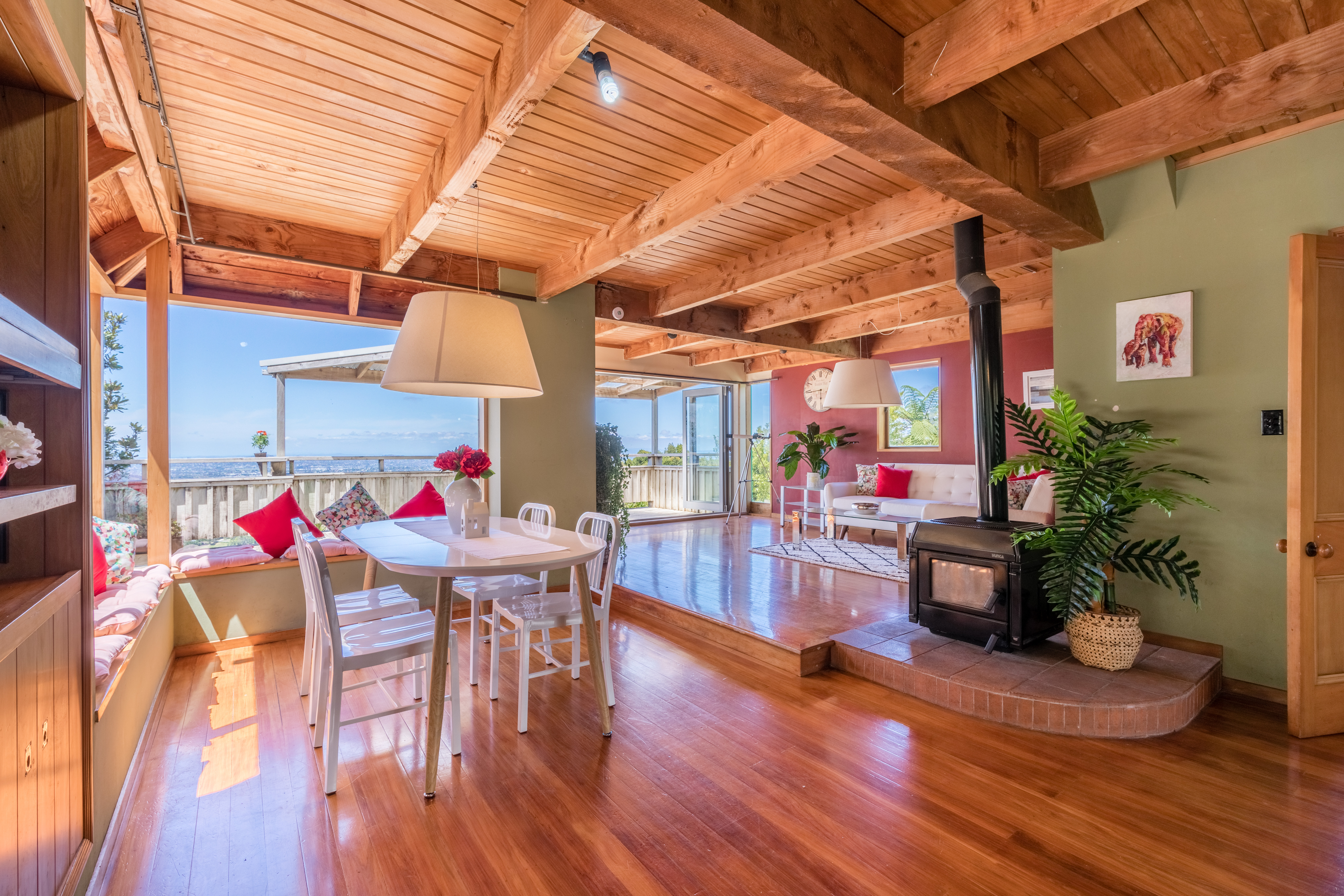 11 Cascade Avenue, Waiatarua - Photo 2