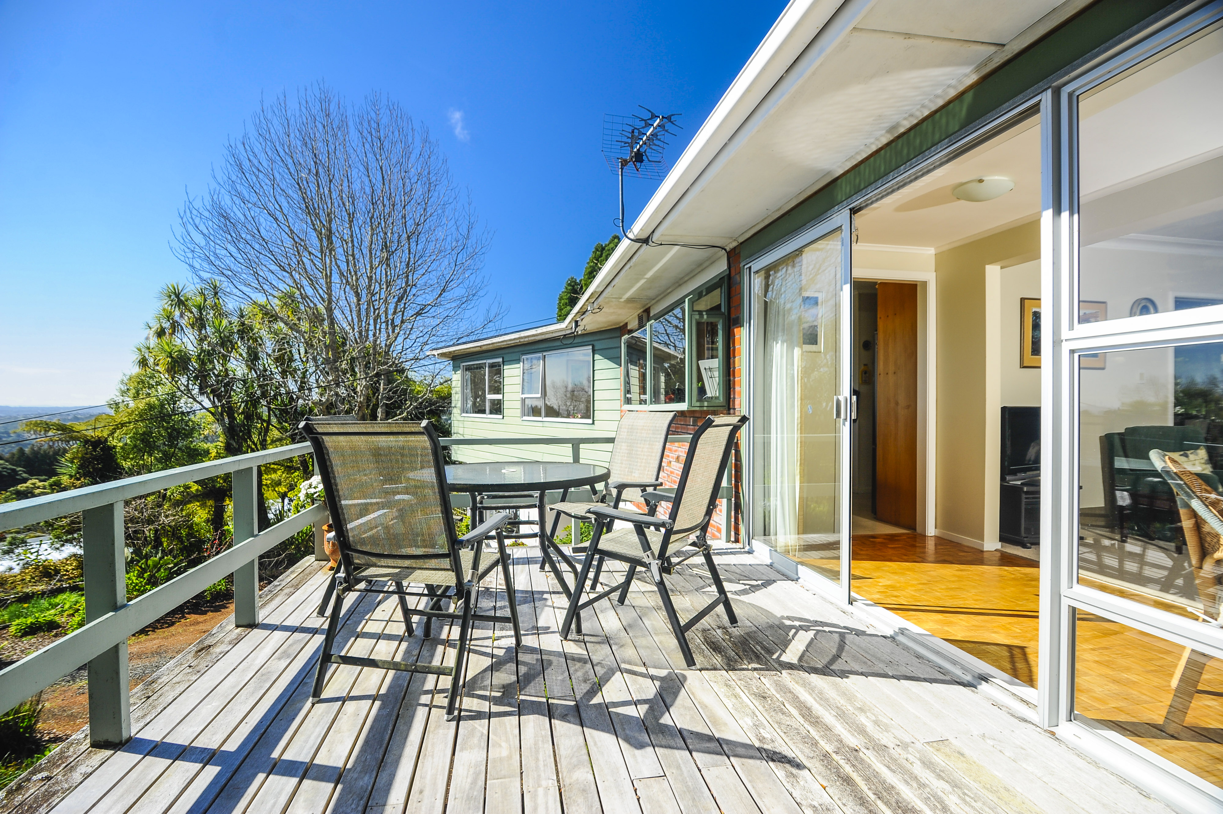 832 West Coast Road, Waiatarua - Photo 3