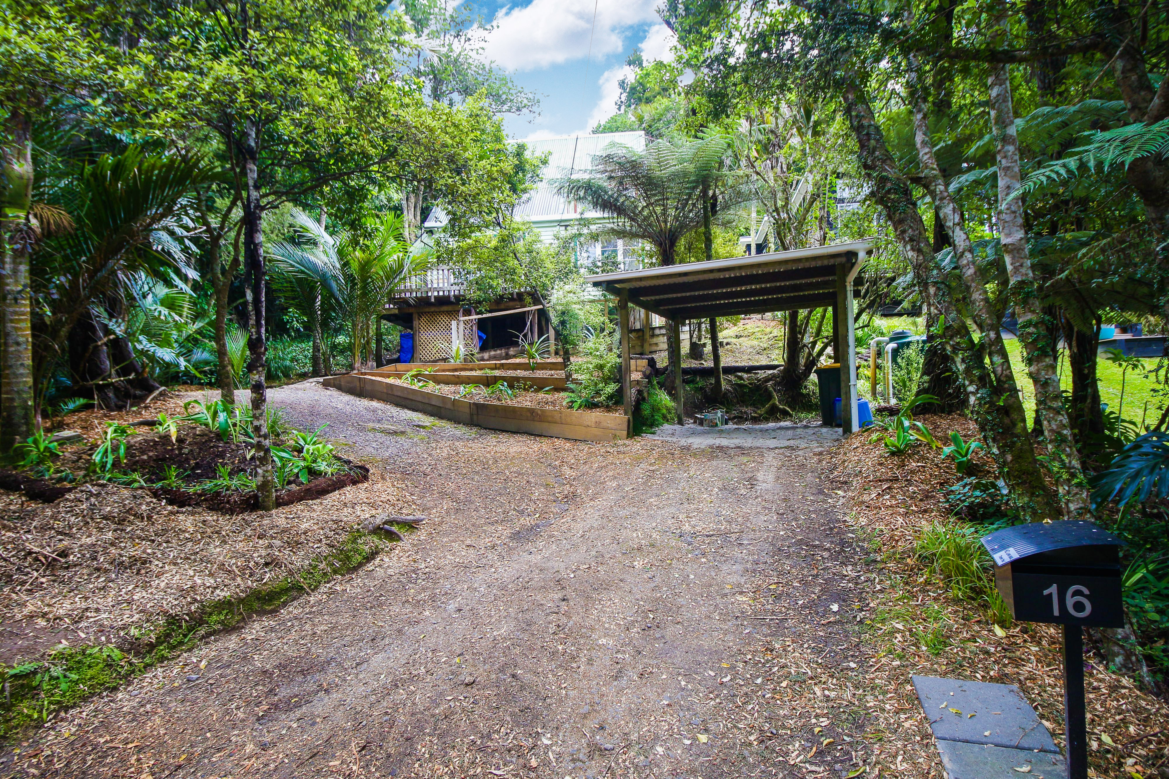 16 Mahoe Road, Titirangi - Photo 4