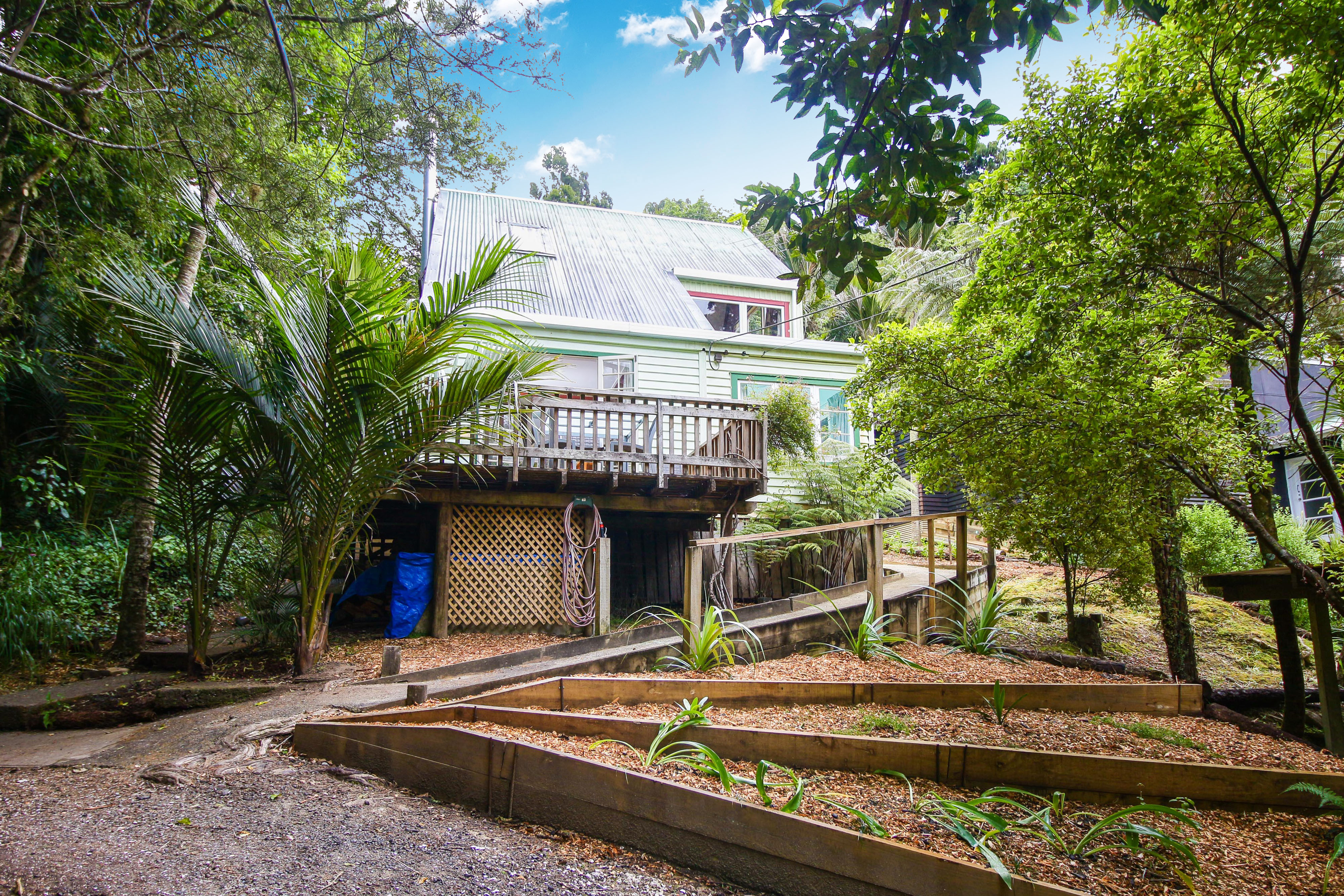 16 Mahoe Road, Titirangi - Photo 3