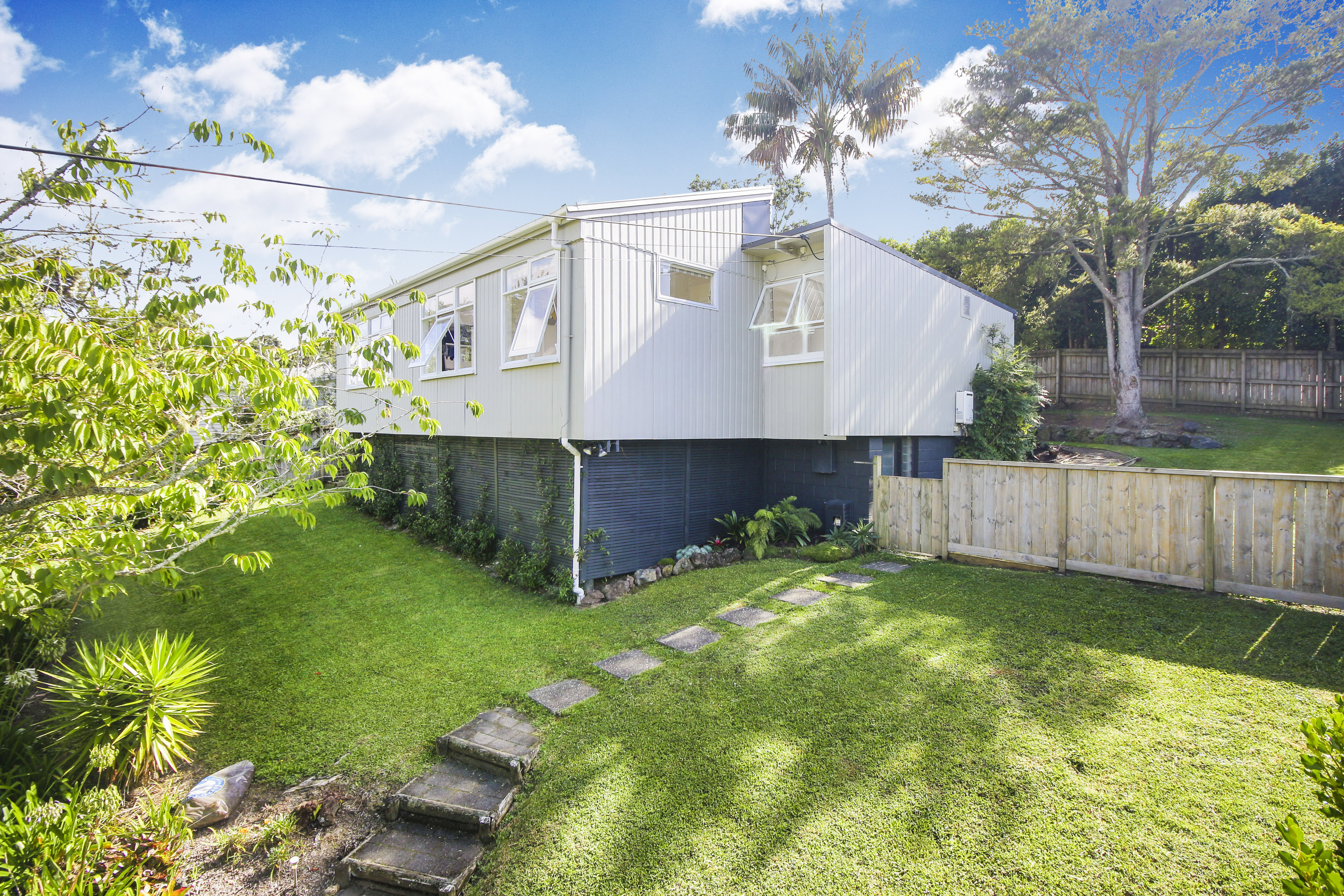 28 Derwent Crescent, Titirangi