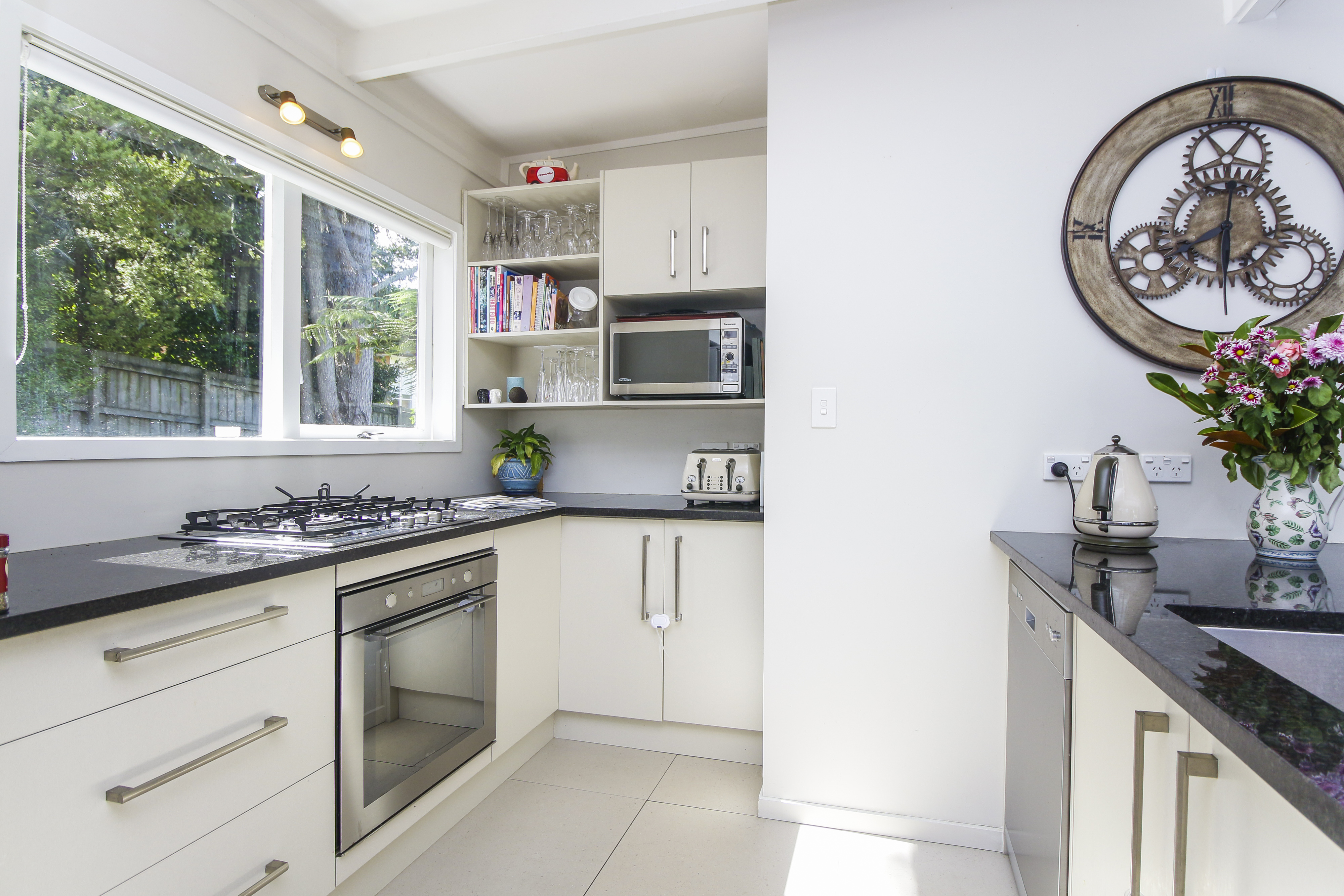 28 Derwent Crescent, Titirangi - Photo 6