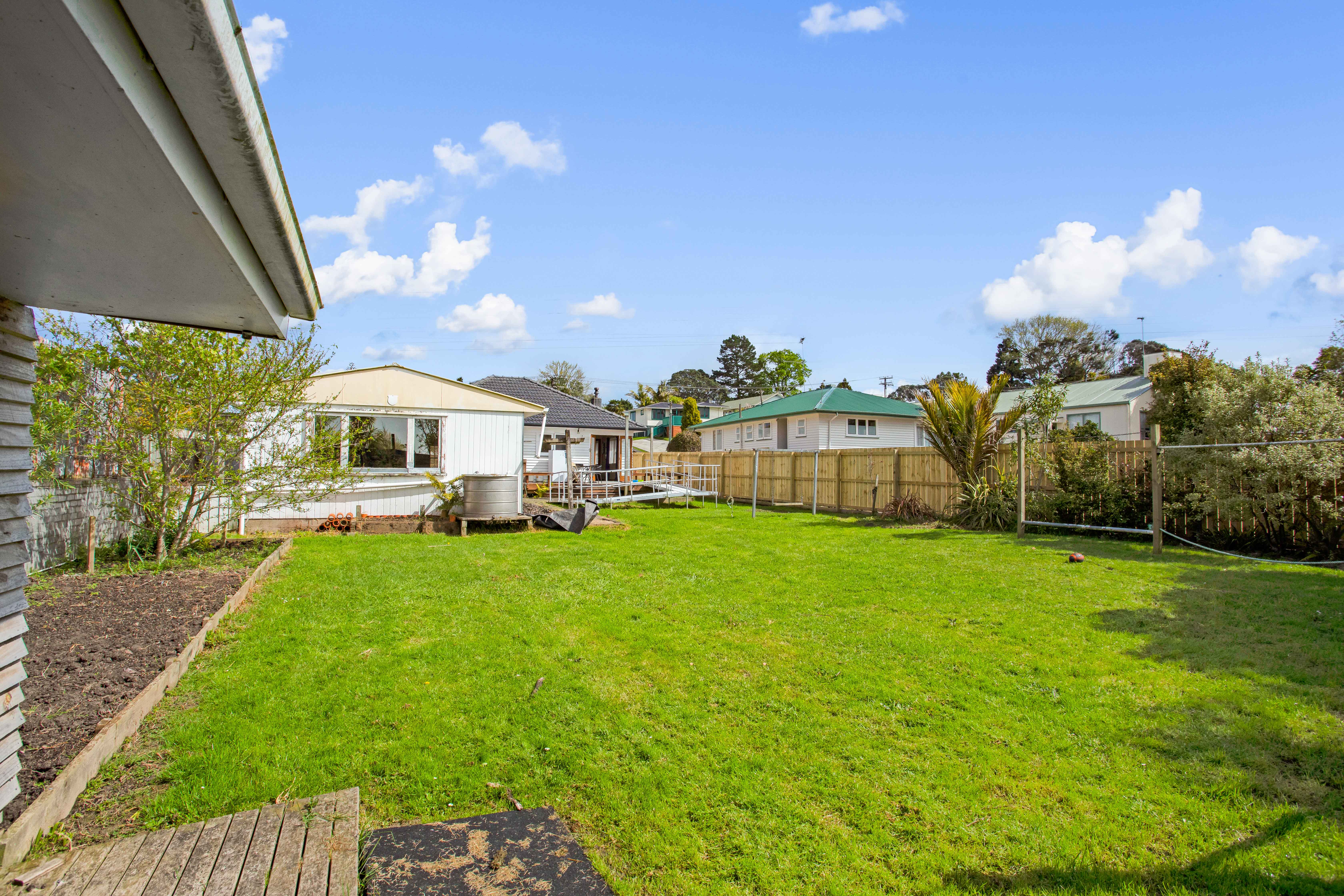 55 Beaubank Road, Kelston - Photo 3