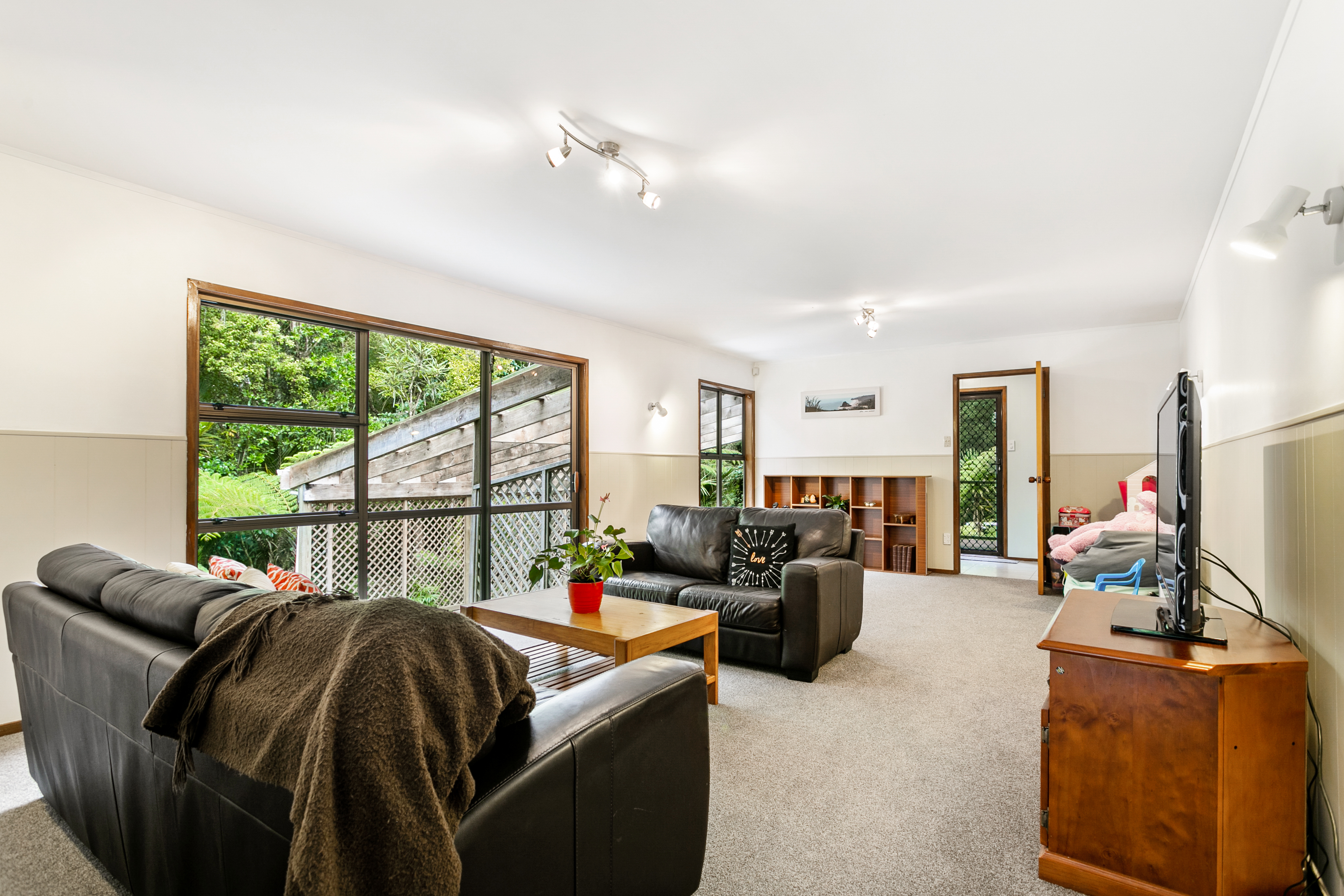 13 Victory Road, Laingholm - Photo 5