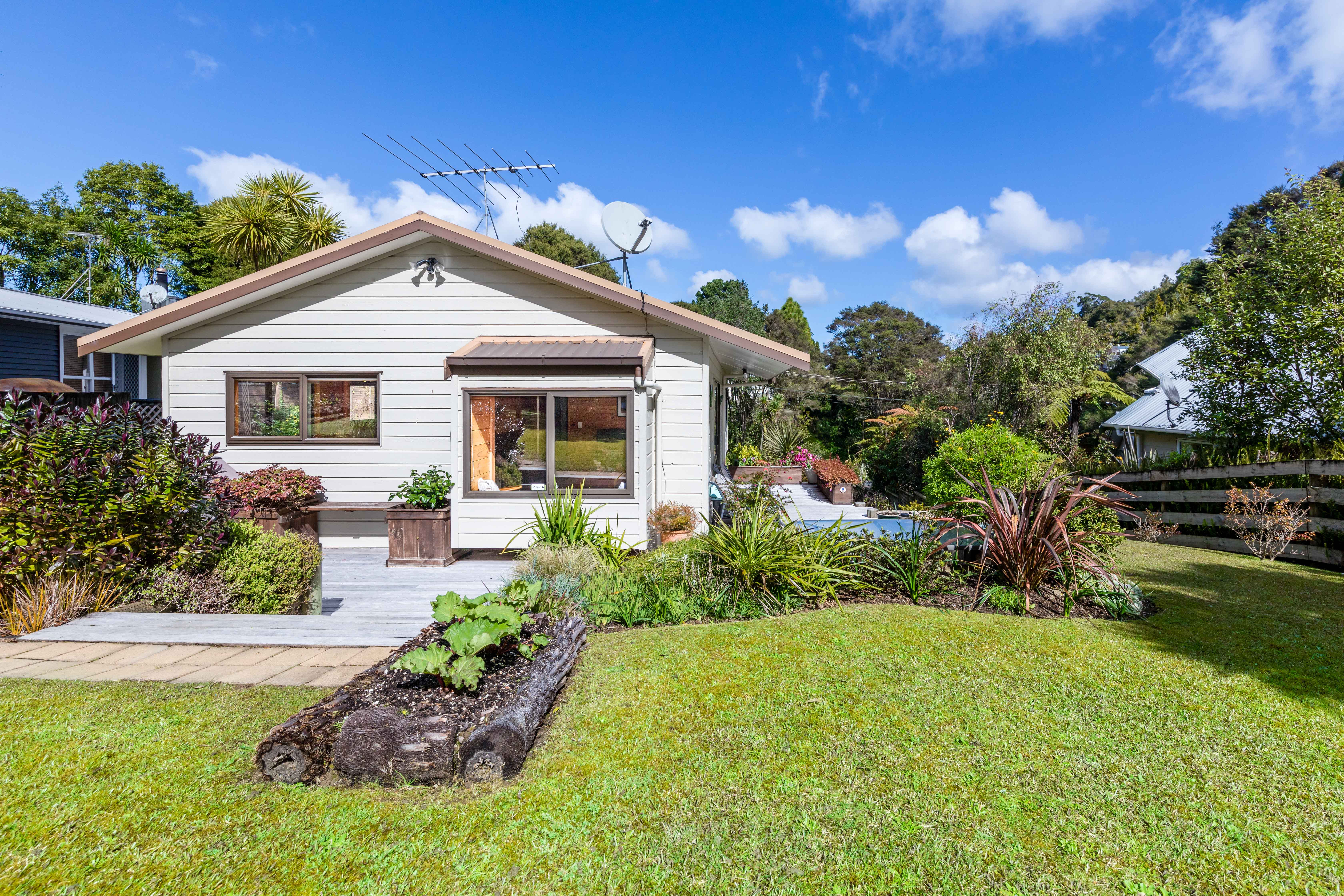 143 Woodlands Park Road, Titirangi - Photo 2