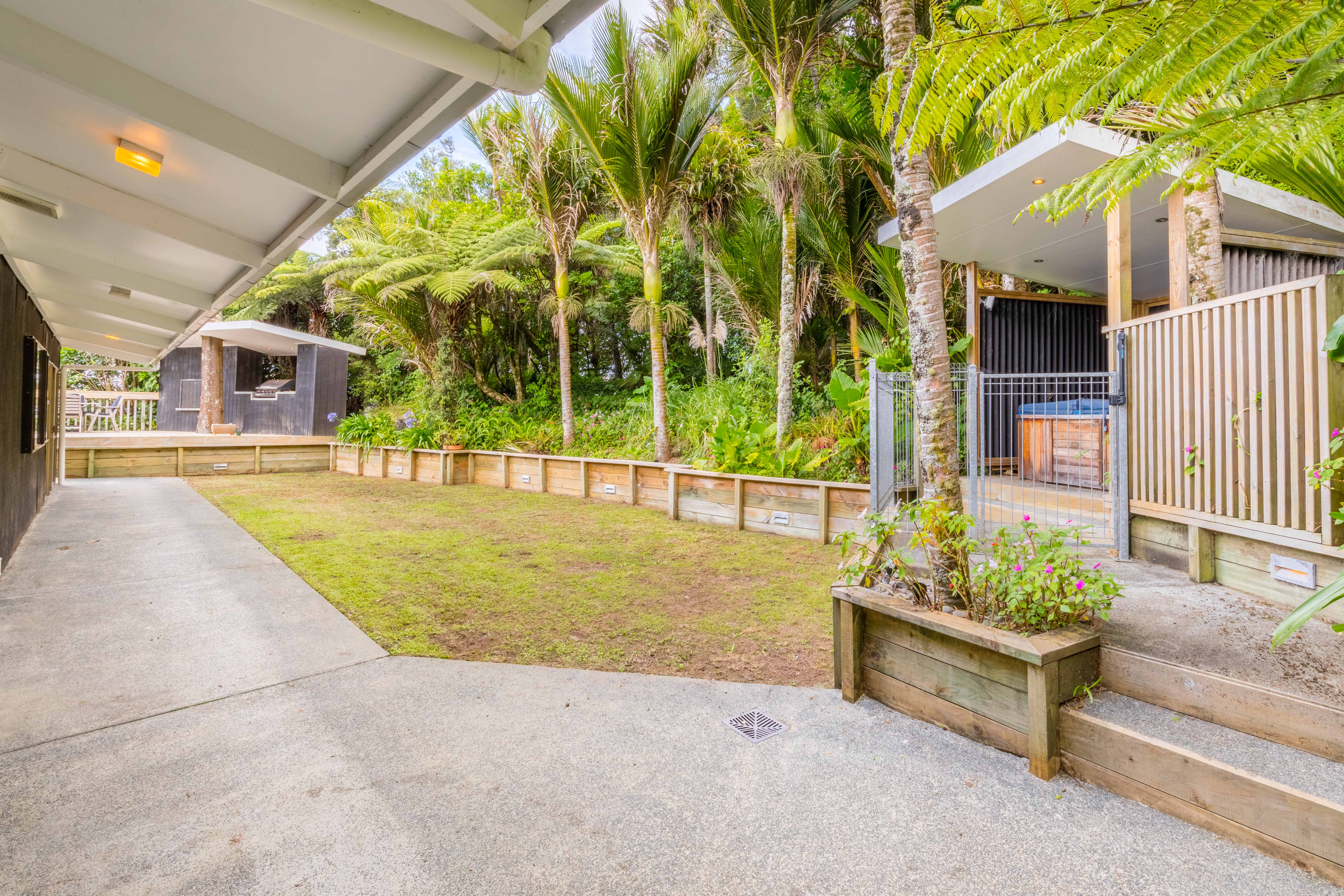 179 Woodlands Park Road, Titirangi - Photo 3