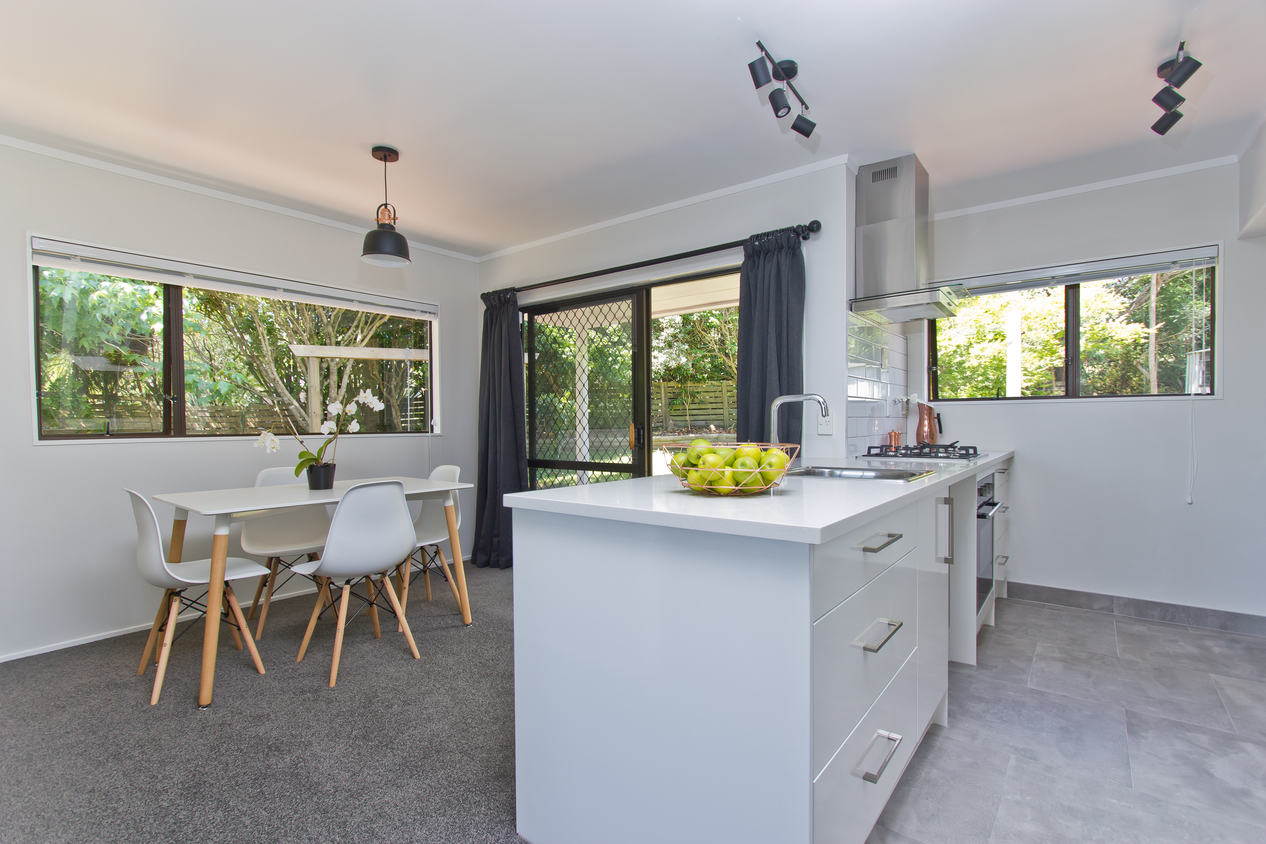 2 Onedin Place, Titirangi - Photo 6