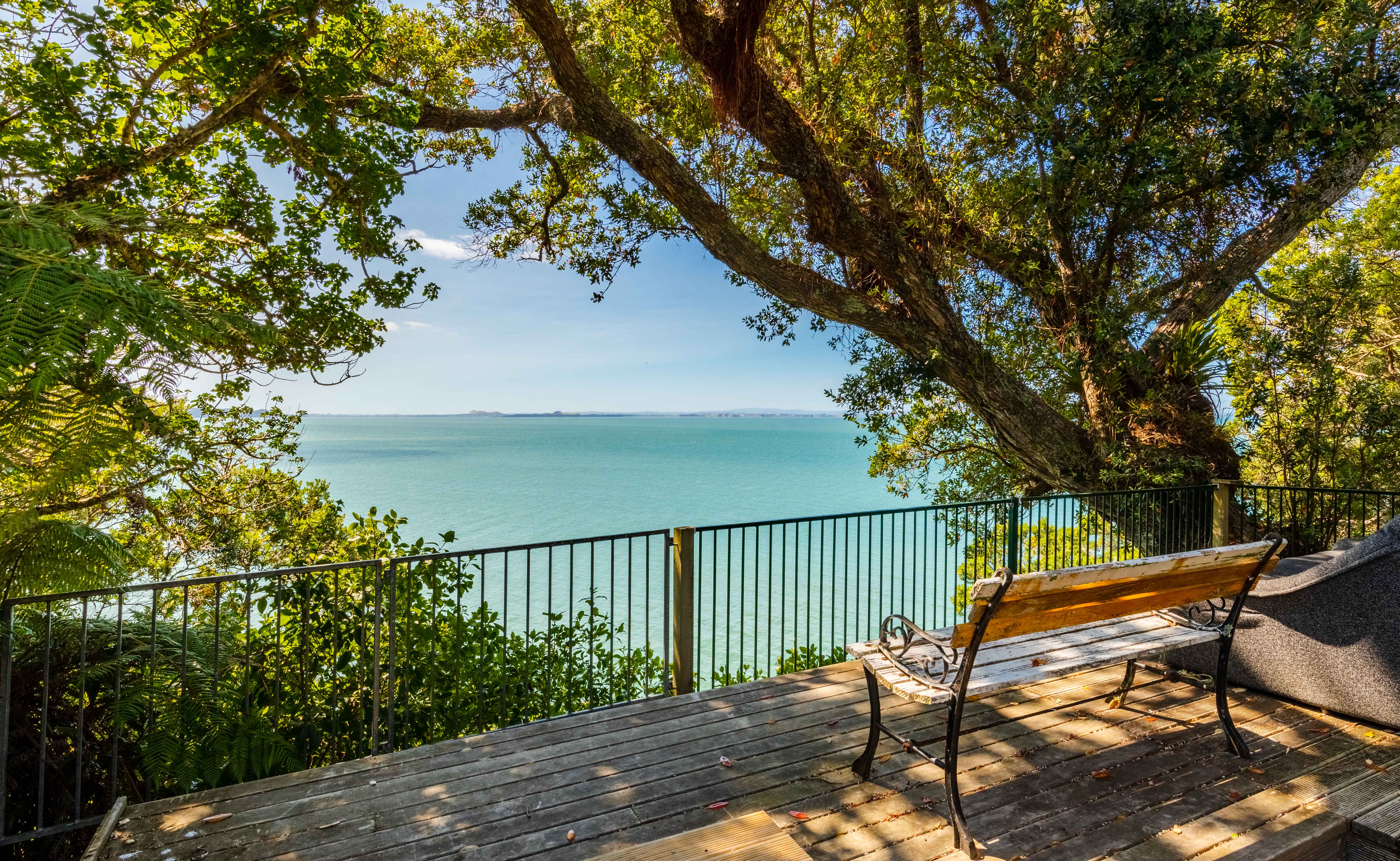 84 Kauri Point Road, Laingholm - Photo 2