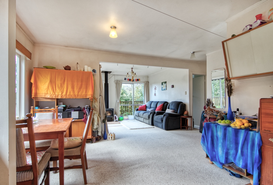 137 Laingholm Drive, Laingholm - Photo 2