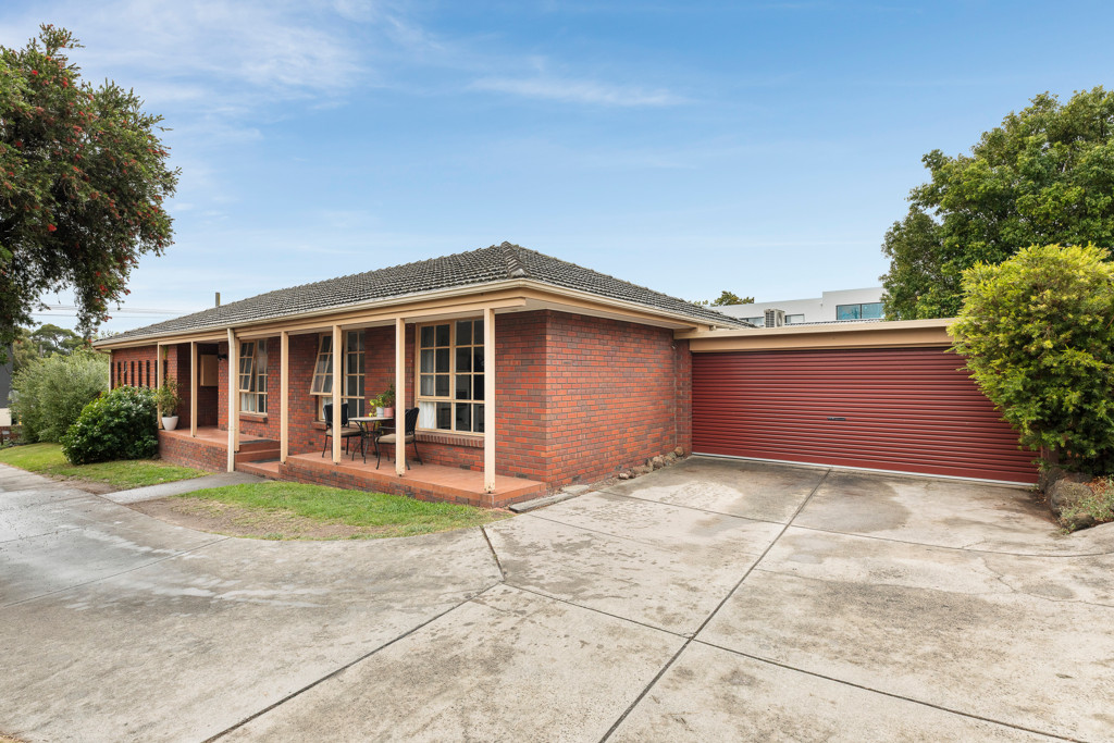 Dual-Living-Zoned Gem Close to Shops & Parks