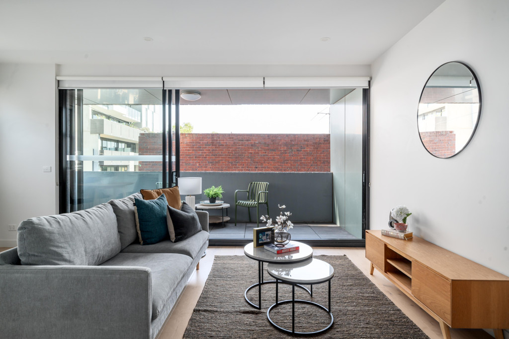 Stylish Inner City Living in Light and Bright Surronds