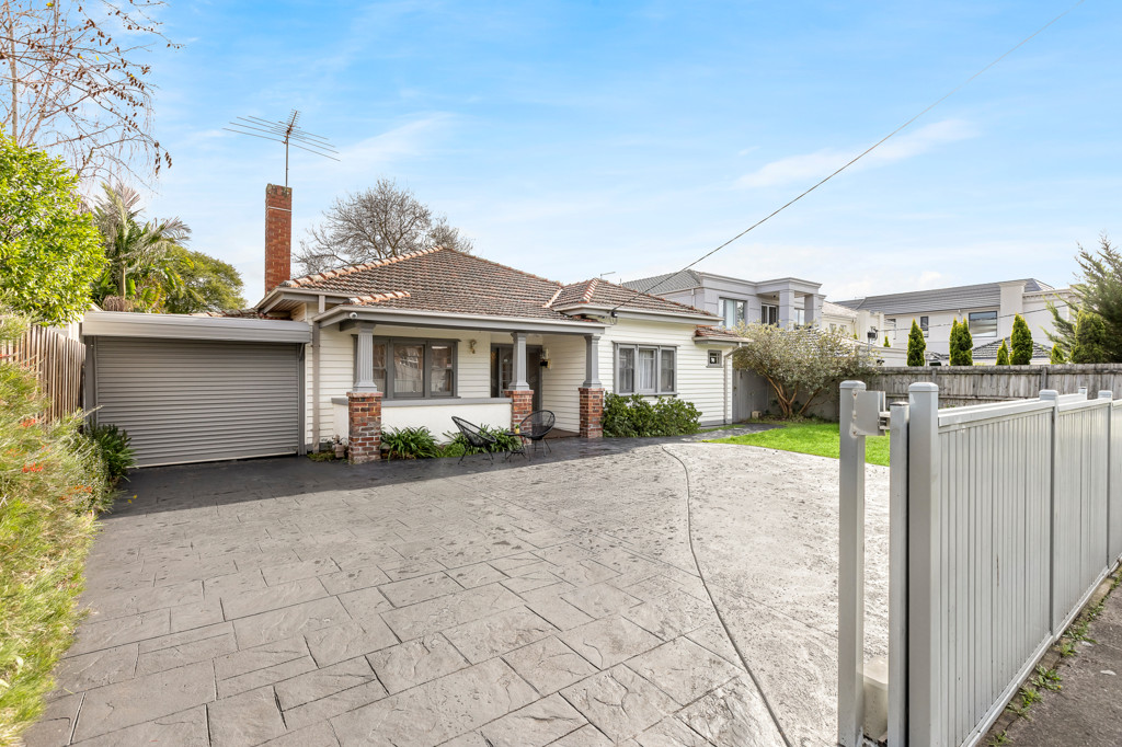 Warm Family Living in Prized BHS Zone