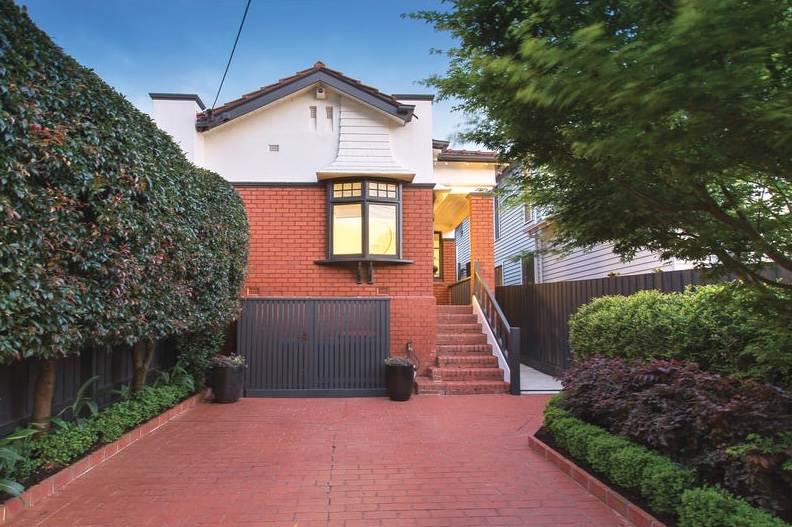 Charming Family Home, Moments from the Best of Kew