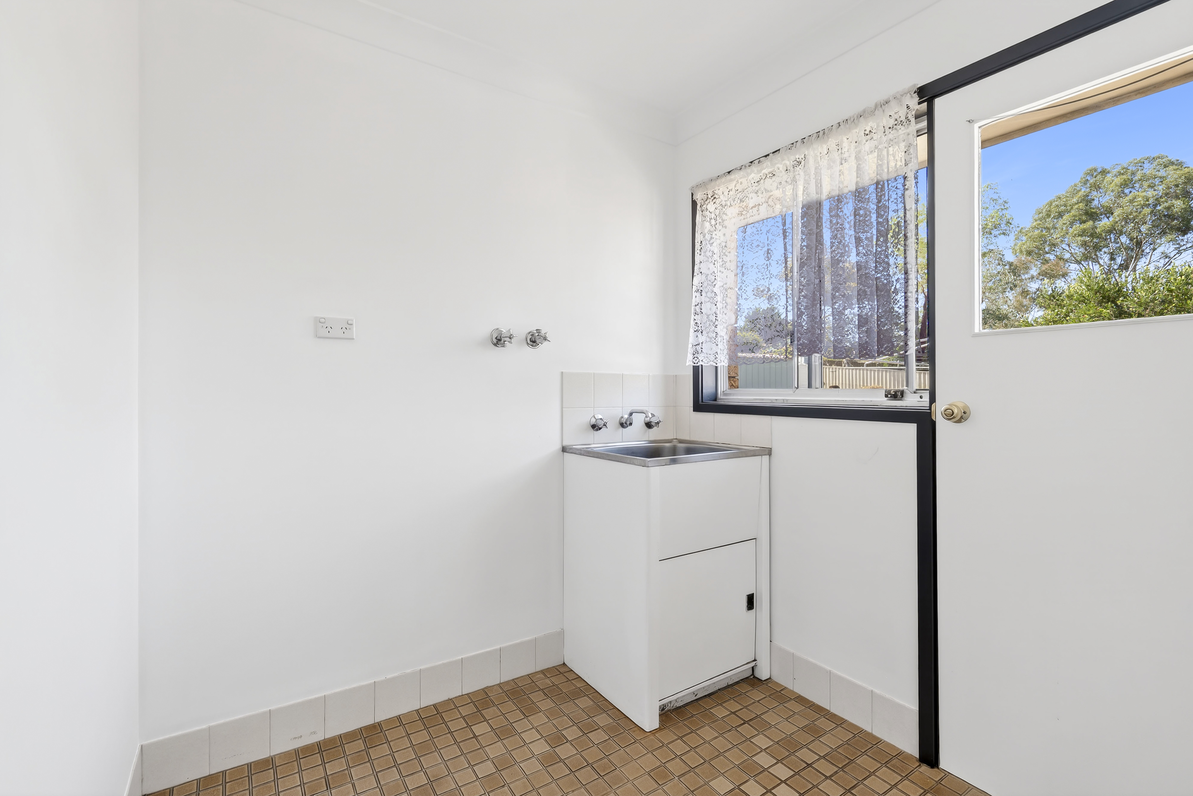 26 Komungla Crescent, Goulburn NSW 2580 &mdash; photo 10
