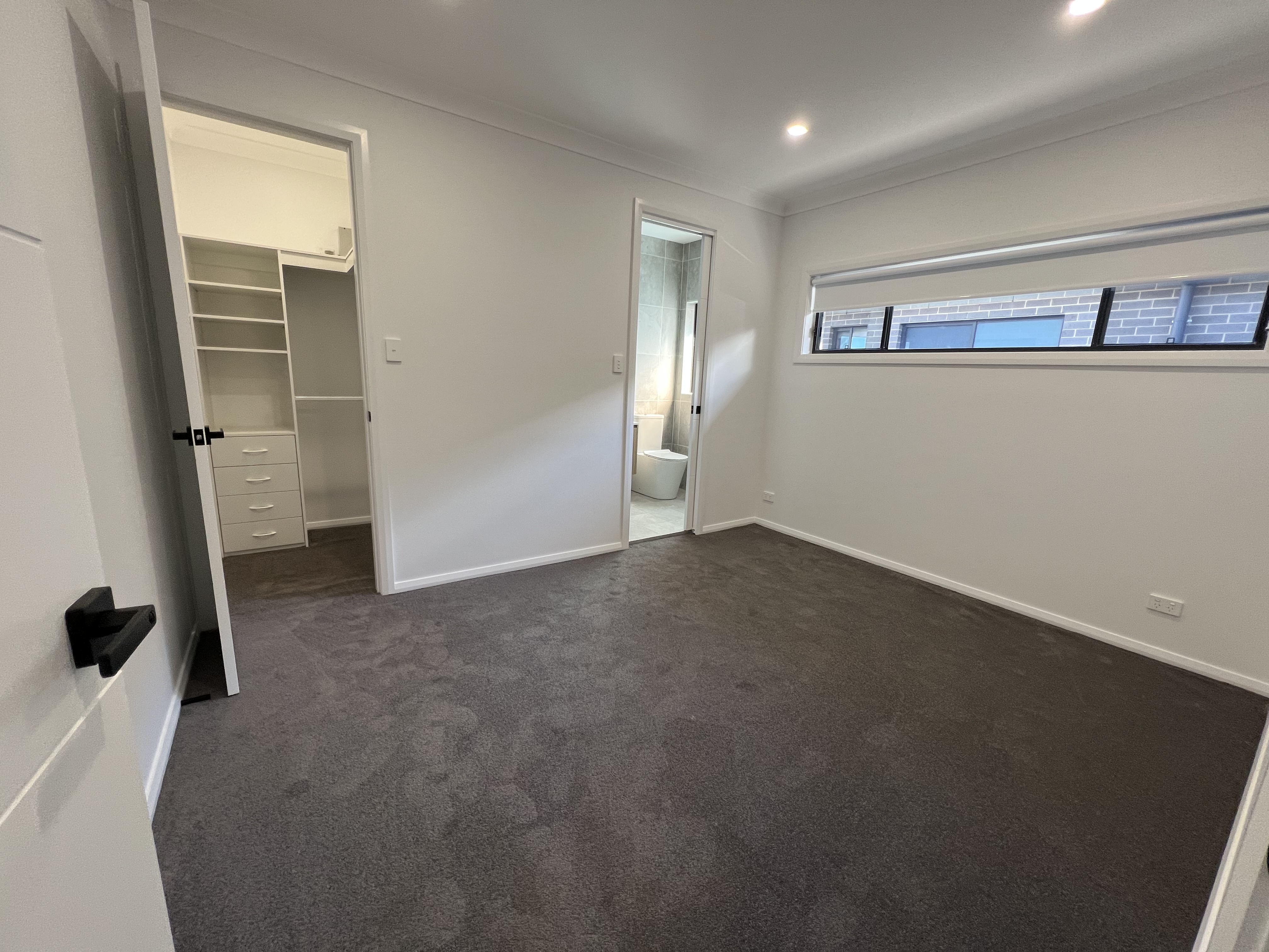 102 Brooklands Circuit, Goulburn NSW 2580 &mdash; photo 4