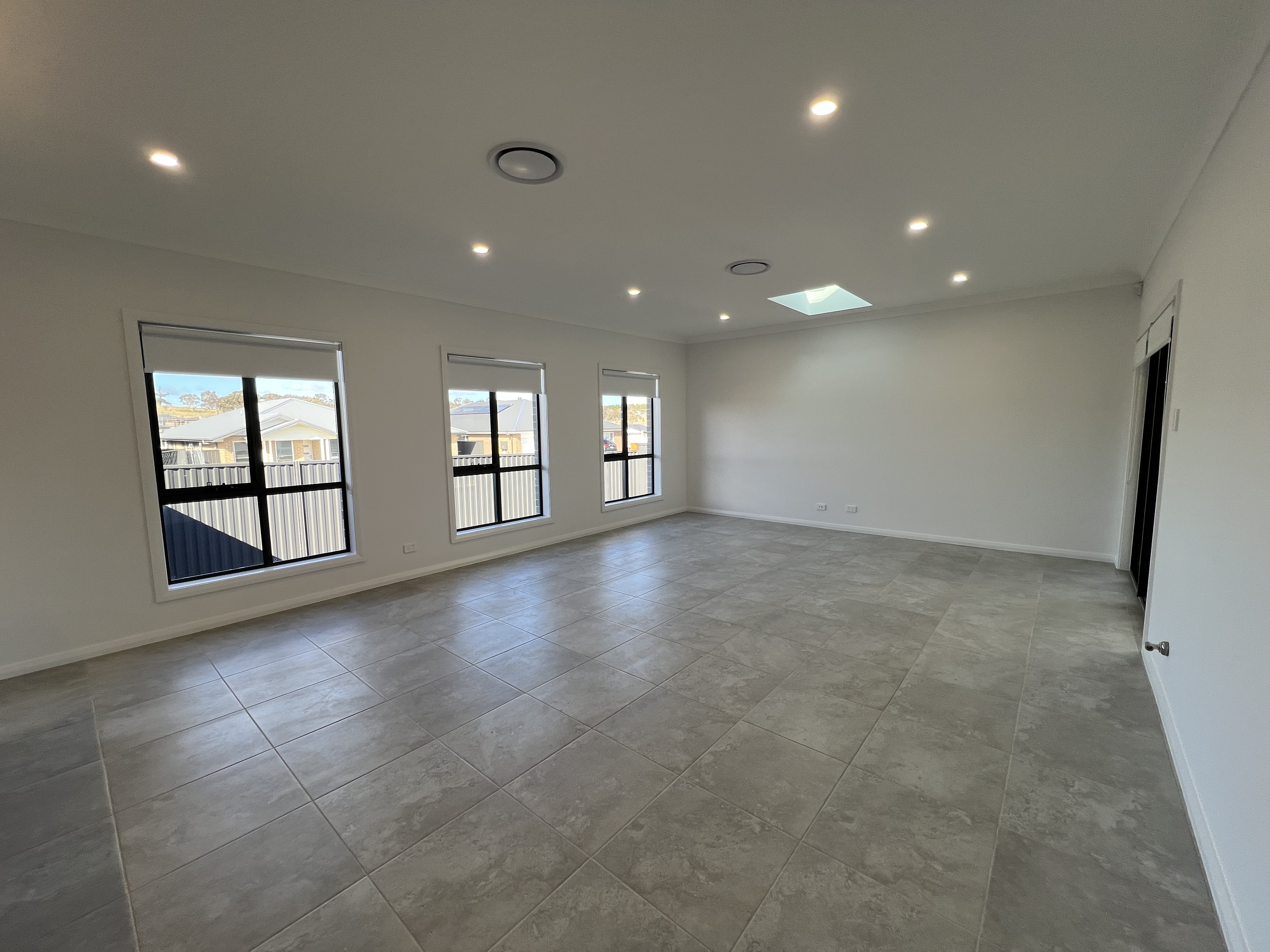 102 Brooklands Circuit, Goulburn NSW 2580 &mdash; photo 3