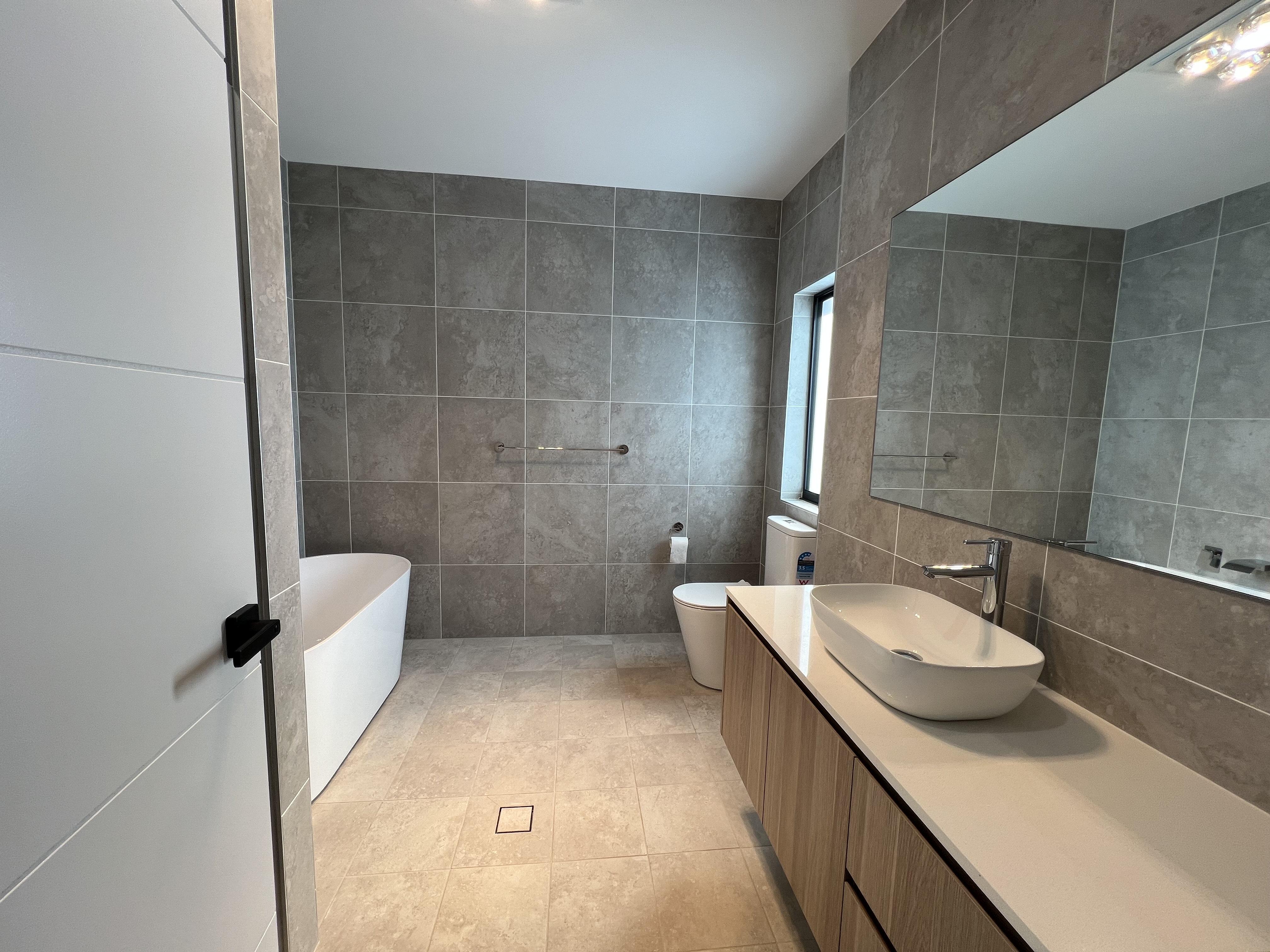 102 Brooklands Circuit, Goulburn NSW 2580 &mdash; photo 5