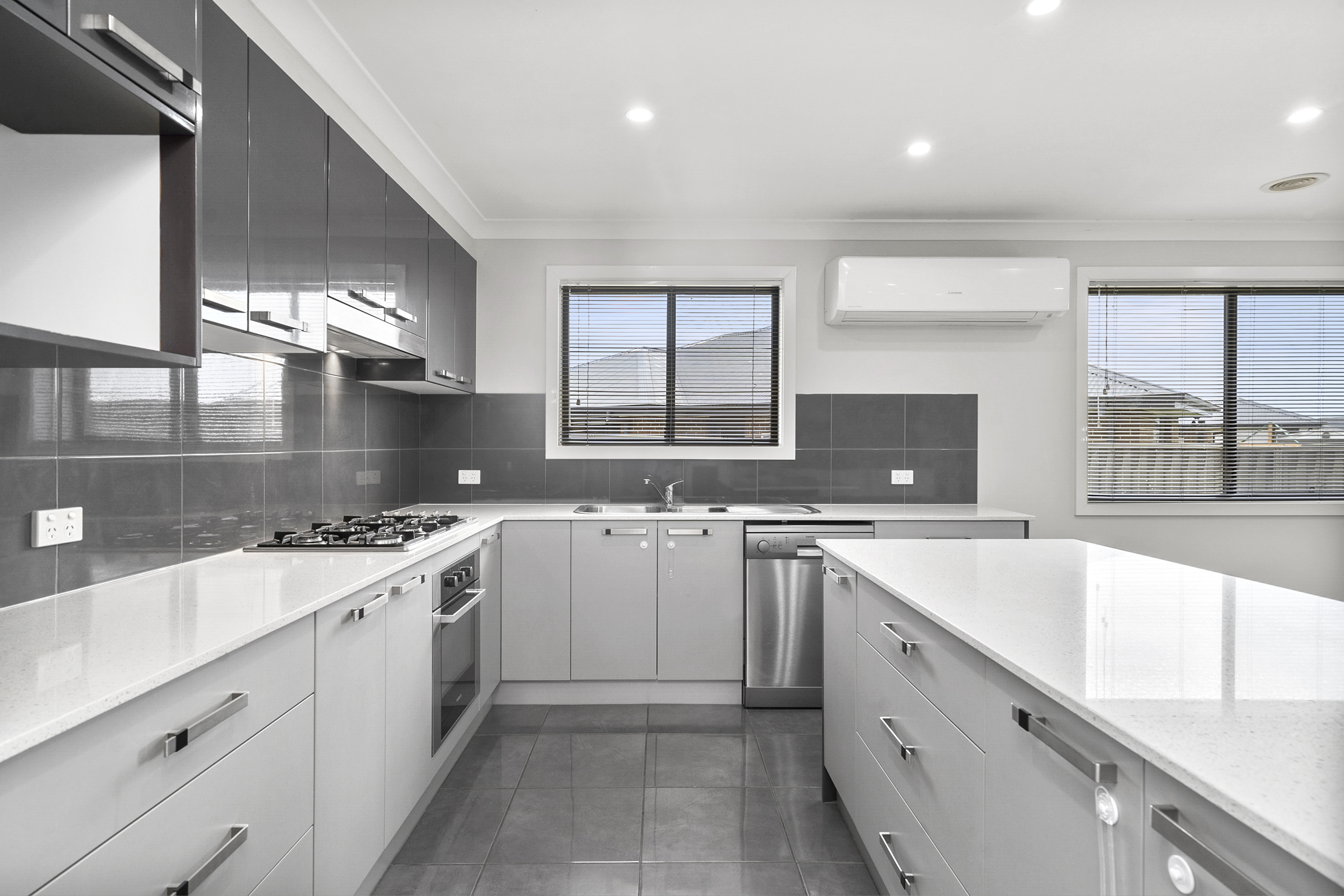 3 Fox Close, Goulburn NSW 2580 &mdash; photo 4
