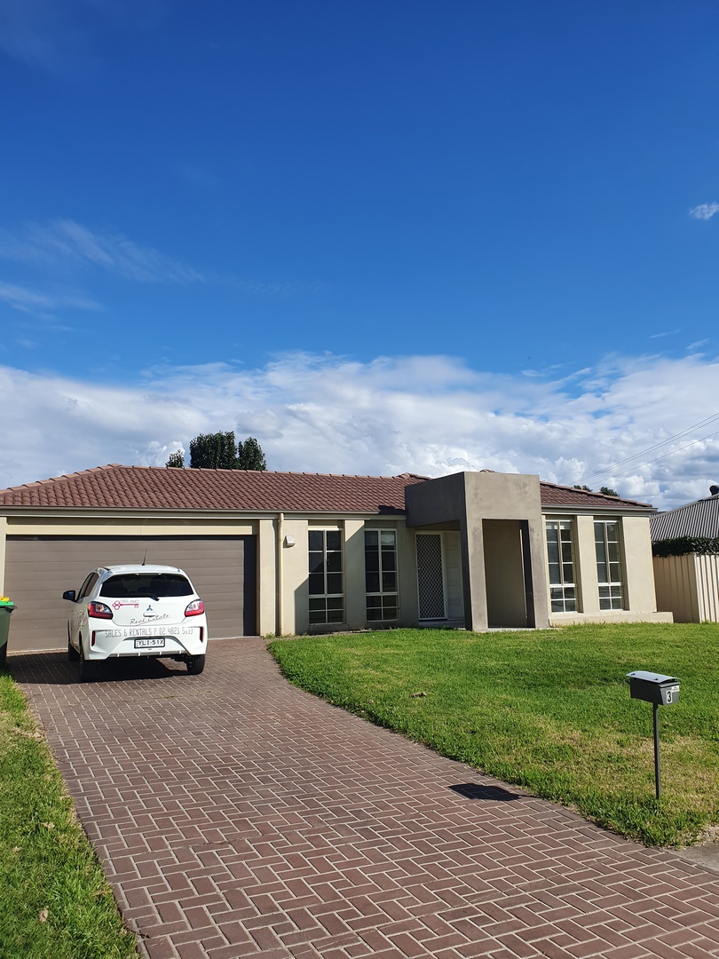 House — 3 Wright Place, Goulburn NSW 2580