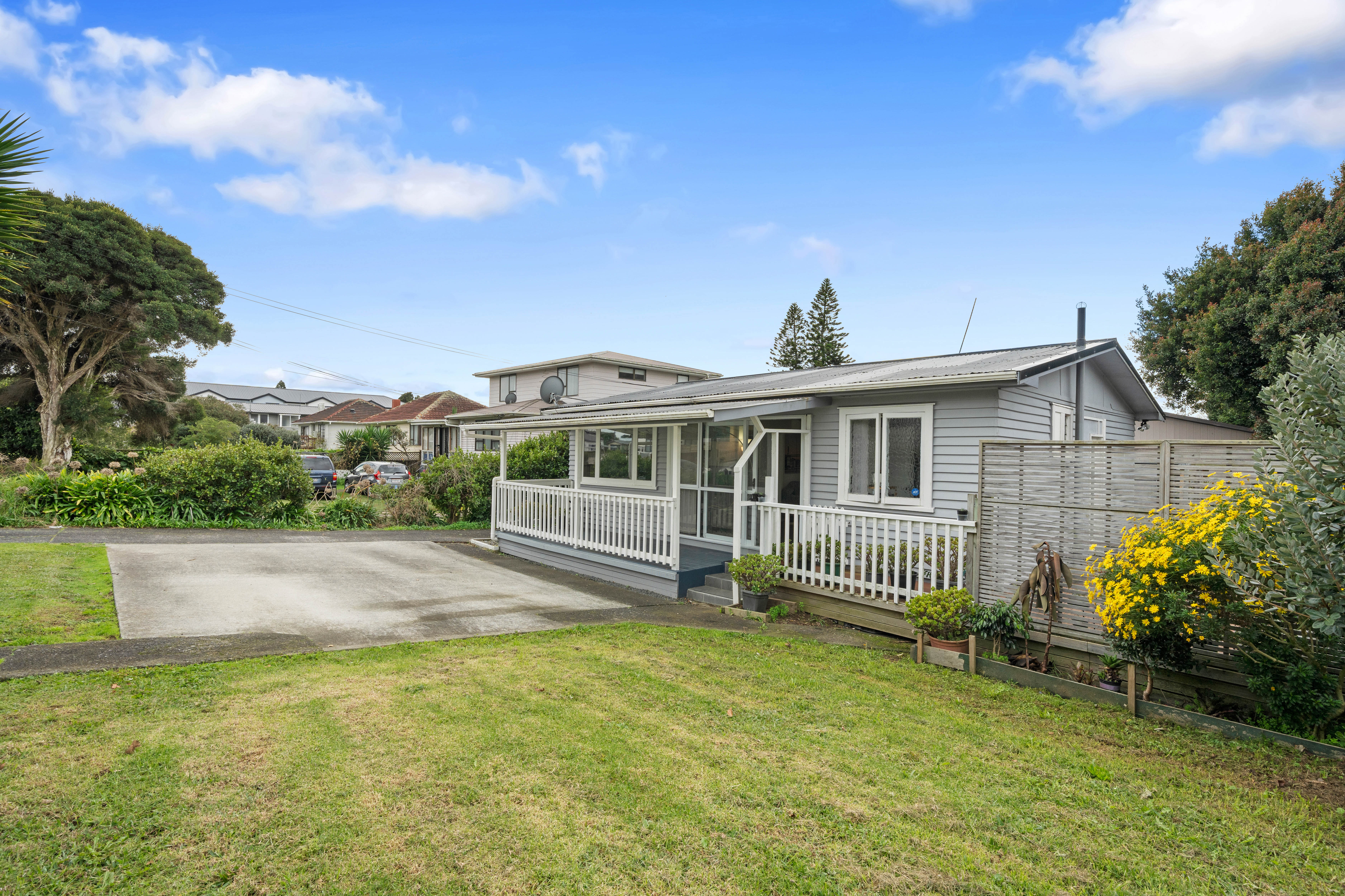 Manurewa 3房 #GAMEDAY One Family Moves Up, Another Moves In