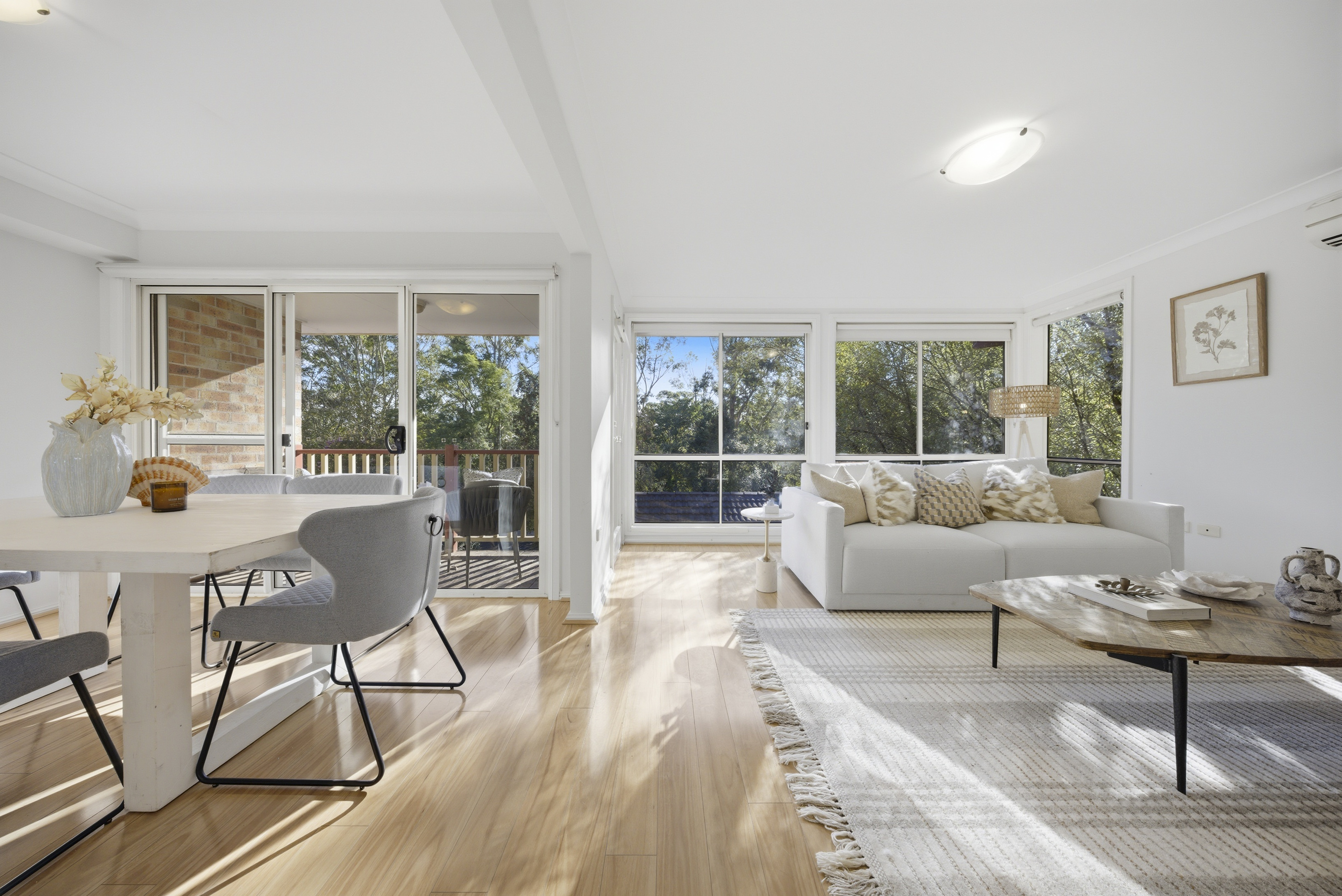 Hornsby 3બેડરૂમ North-Facing Townhouse with Tranquil Leafy Views