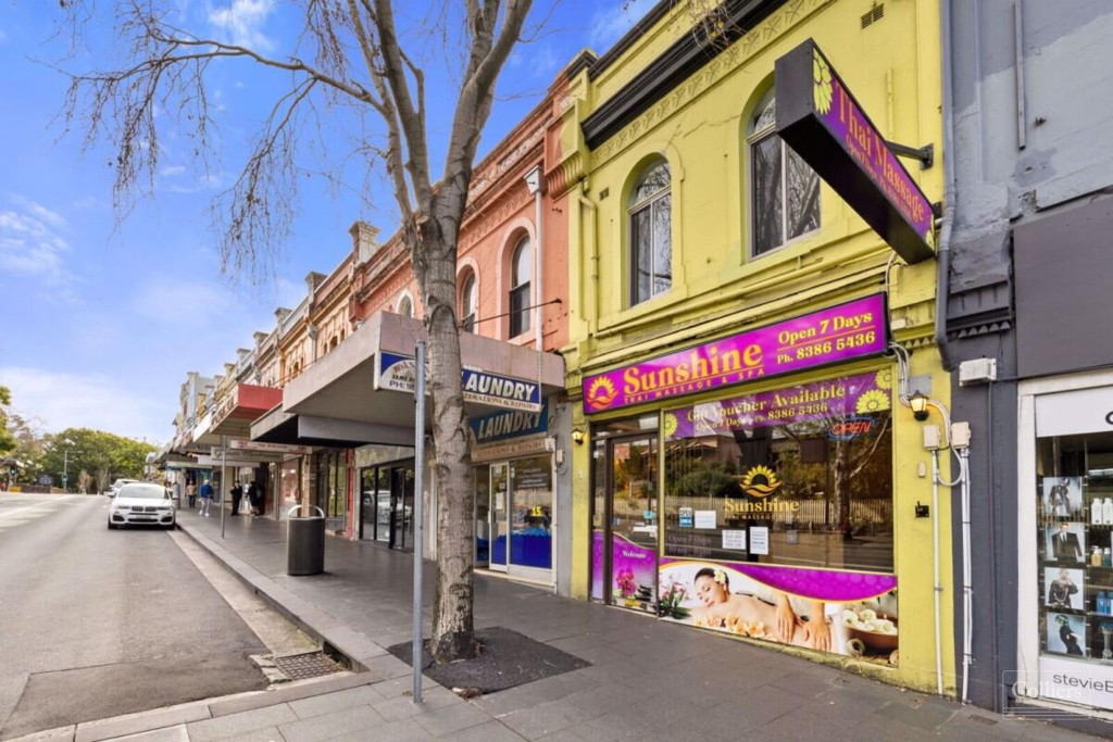 Mixed Commercial & Residence on Prime Location