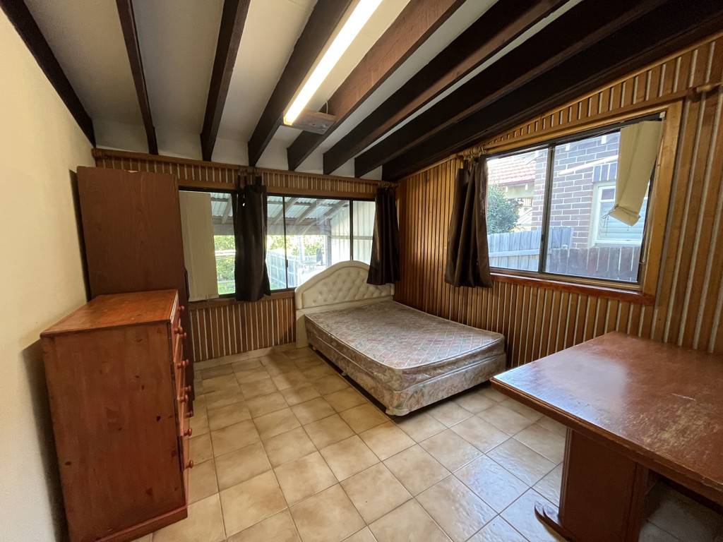 Comfortable Room for Rent in a Convenient Location