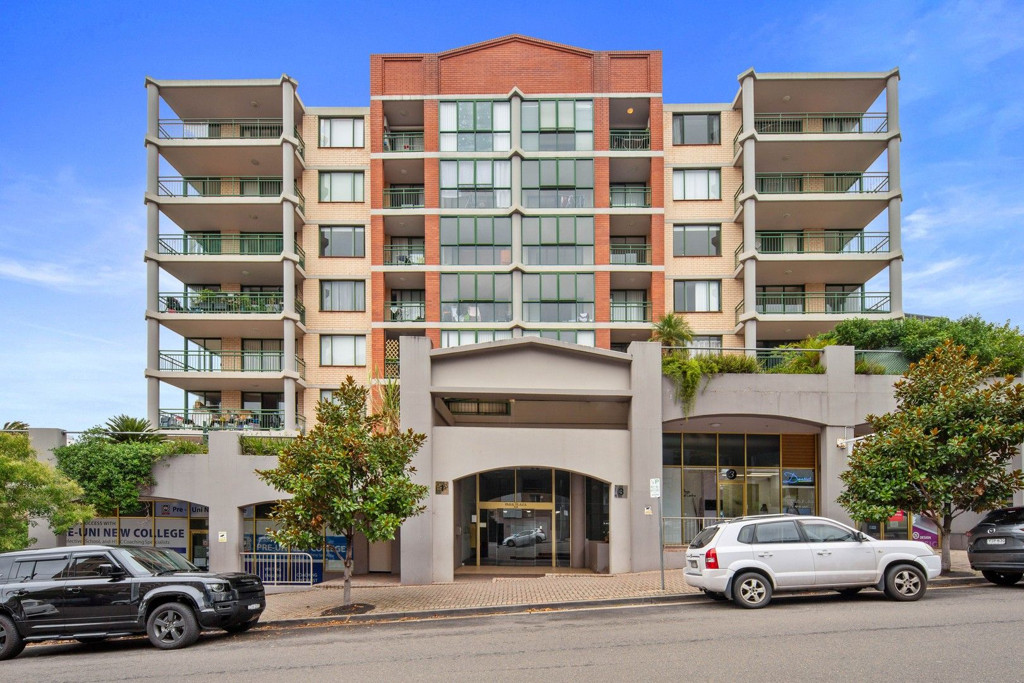 Immaculate Two Bedroom Apartment in Prime Location