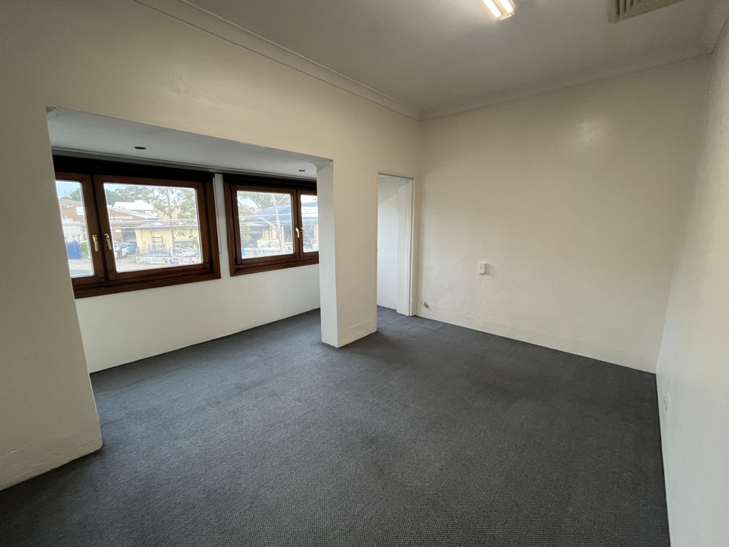 Spacious Three-Bedroom Home with Flexible Workspace & Outstanding Convenience