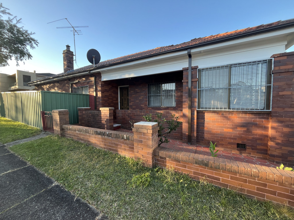 Spacious 4-Bedroom Family Home in a Convenient Hurstville Location