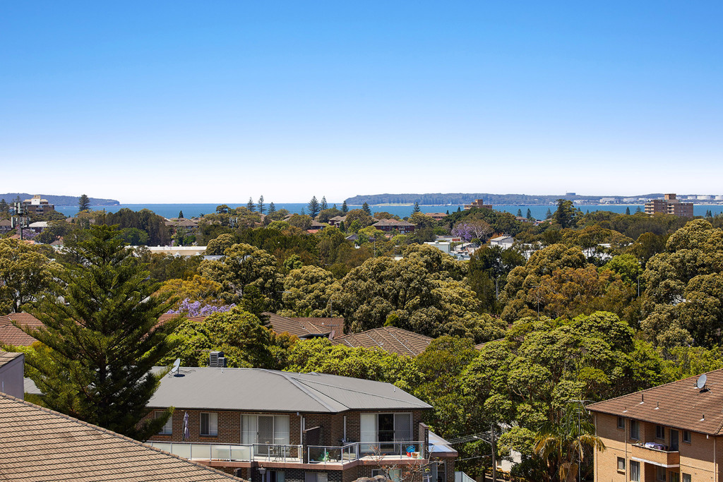 Spacious Apartment with Expansive Views