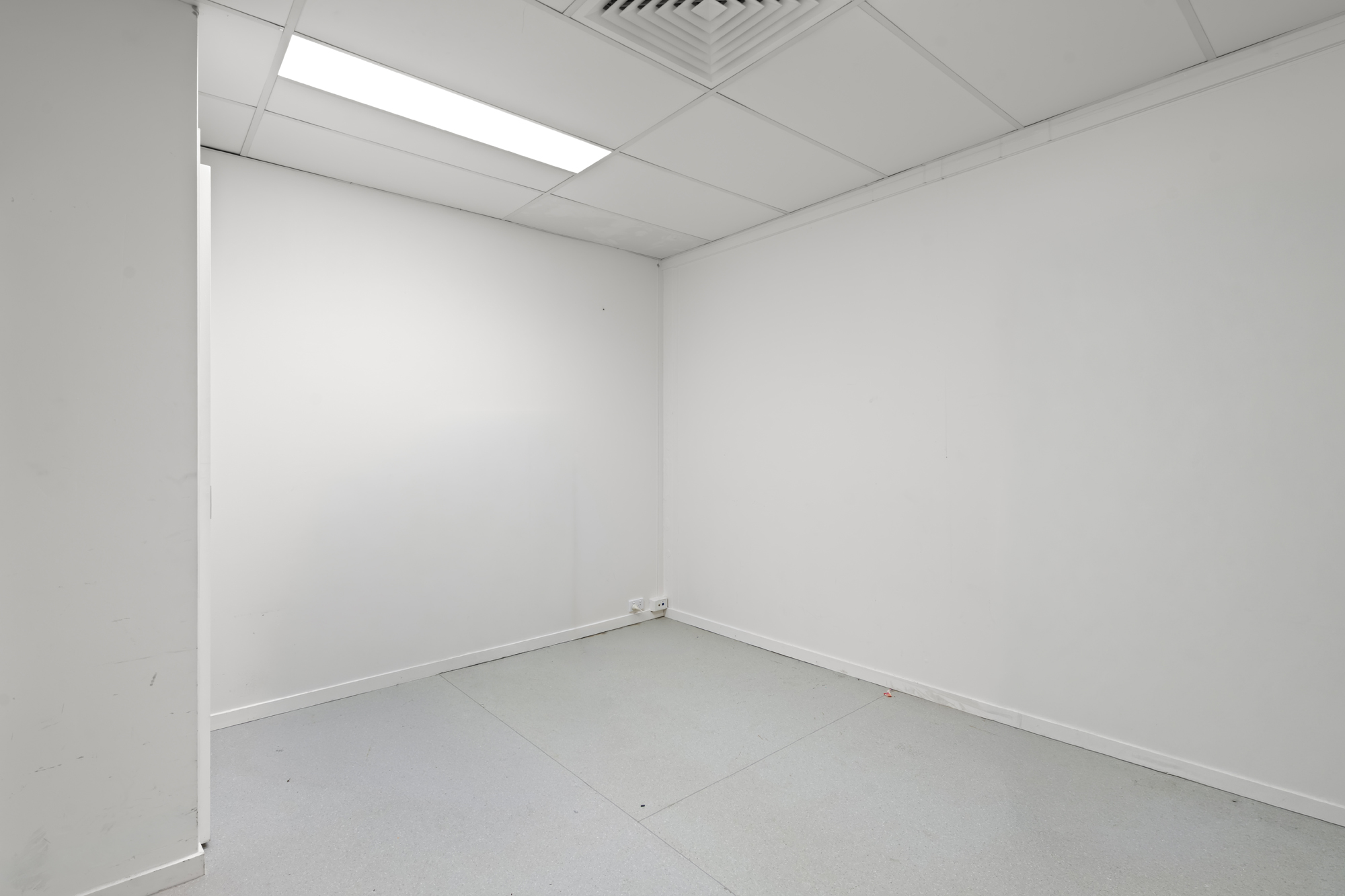 972 Logan Road, Holland Park West — image 10