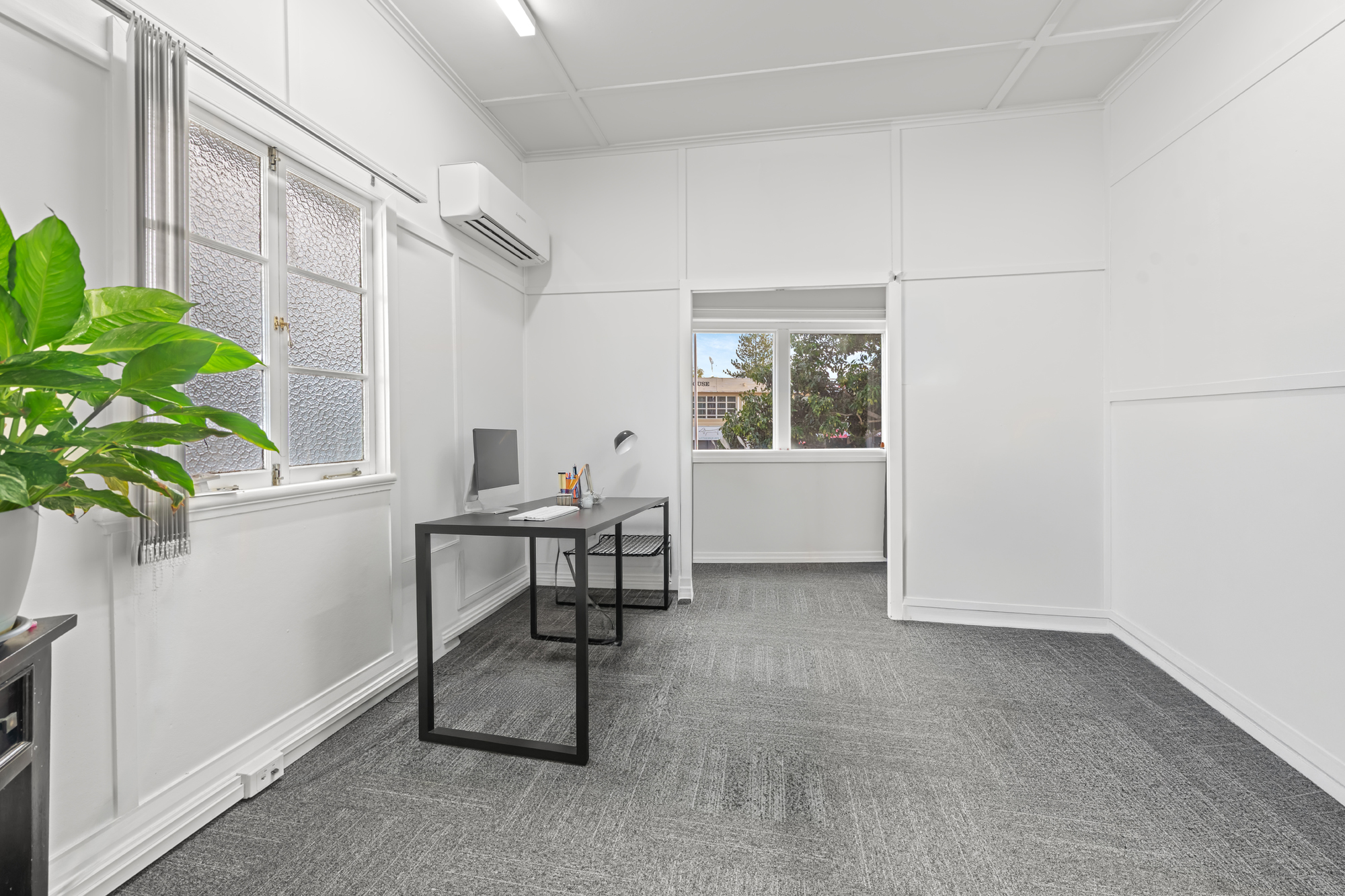 972 Logan Road, Holland Park West — image 17