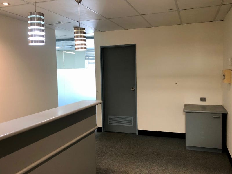 970 Logan Road, Holland Park — image 4