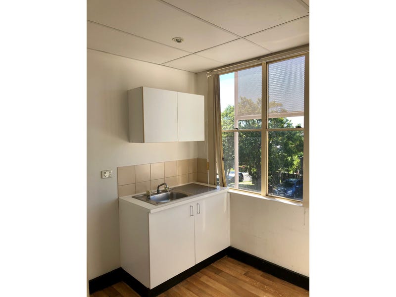970 Logan Road, Holland Park — image 12