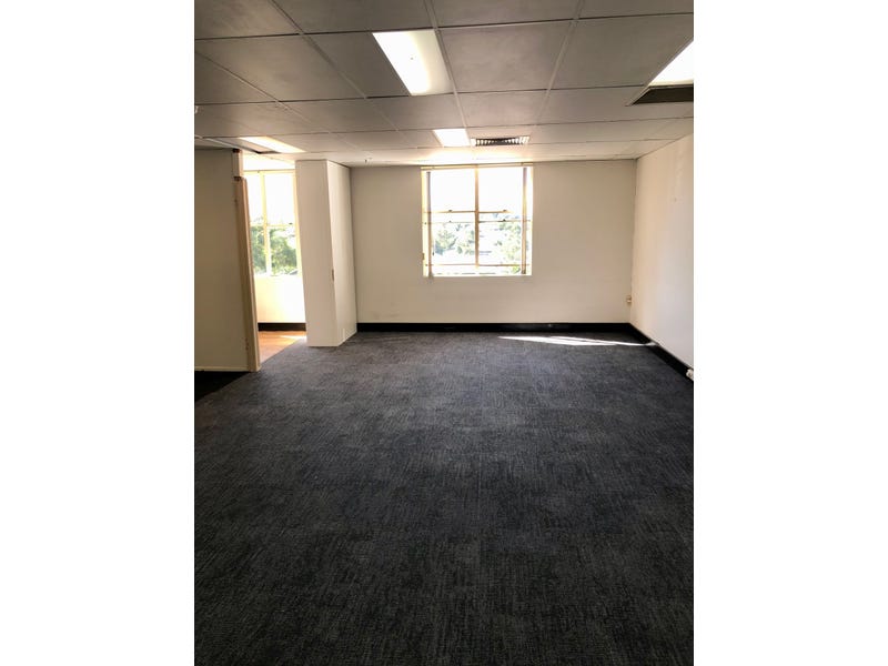 970 Logan Road, Holland Park — image 13