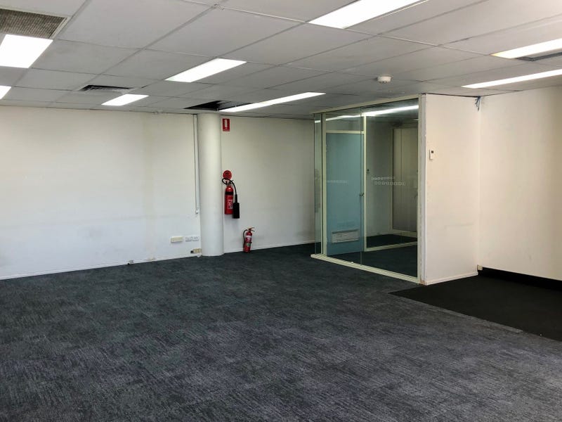 970 Logan Road, Holland Park — image 18
