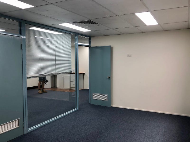 970 Logan Road, Holland Park — image 17